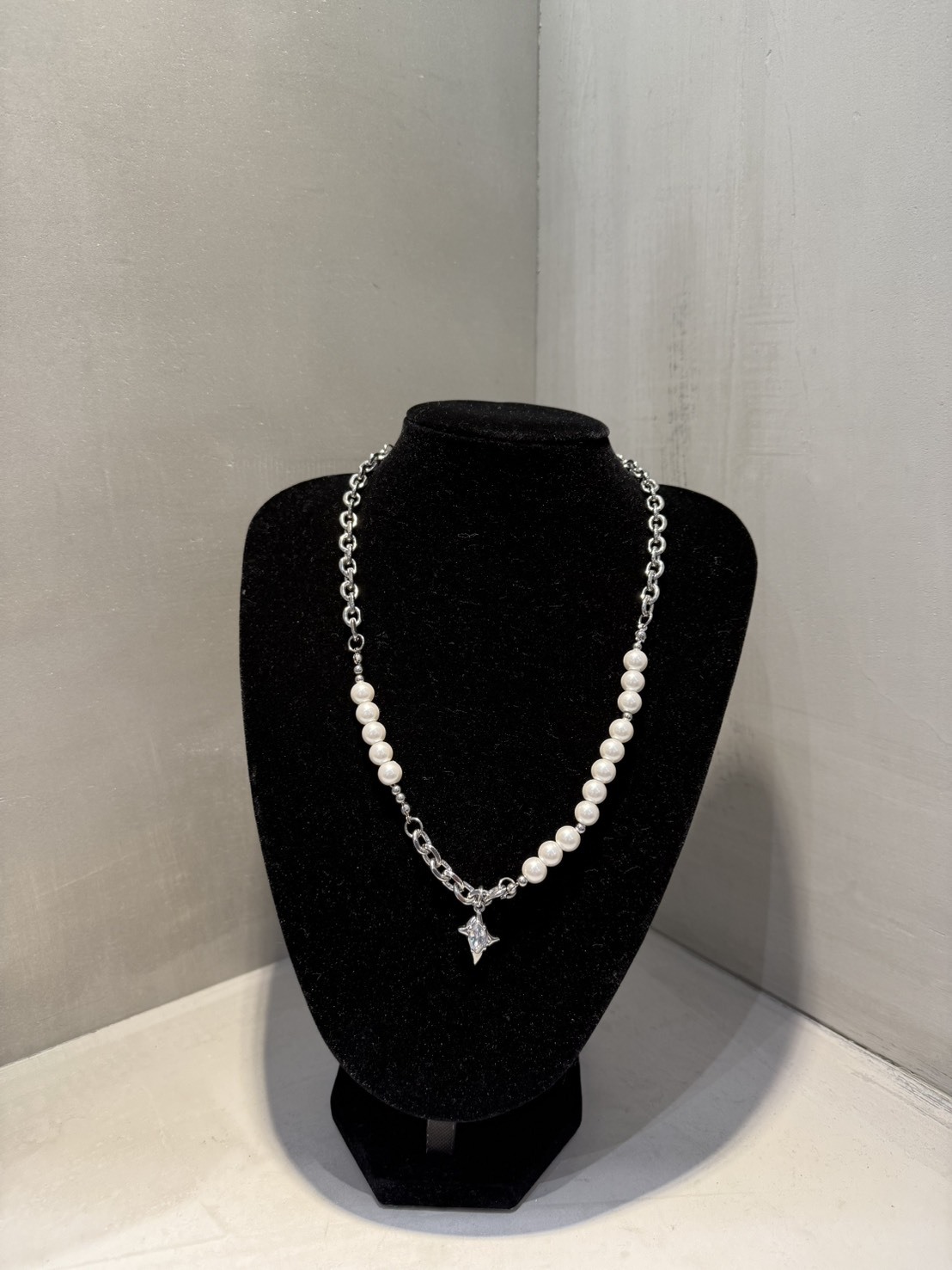 白珍珠墜飾項鍊