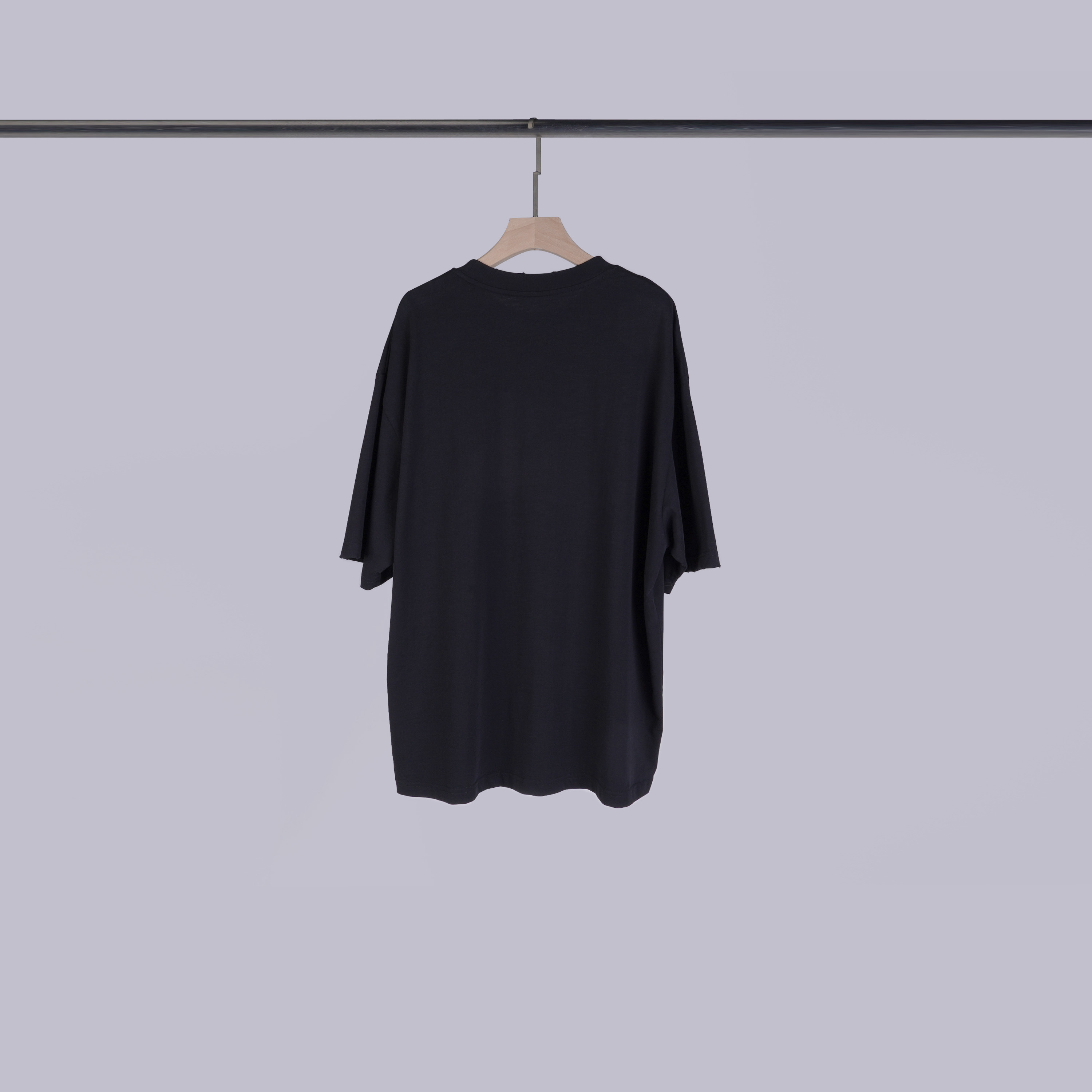 破壞感倒三角口袋T | L-XL | 就是黑