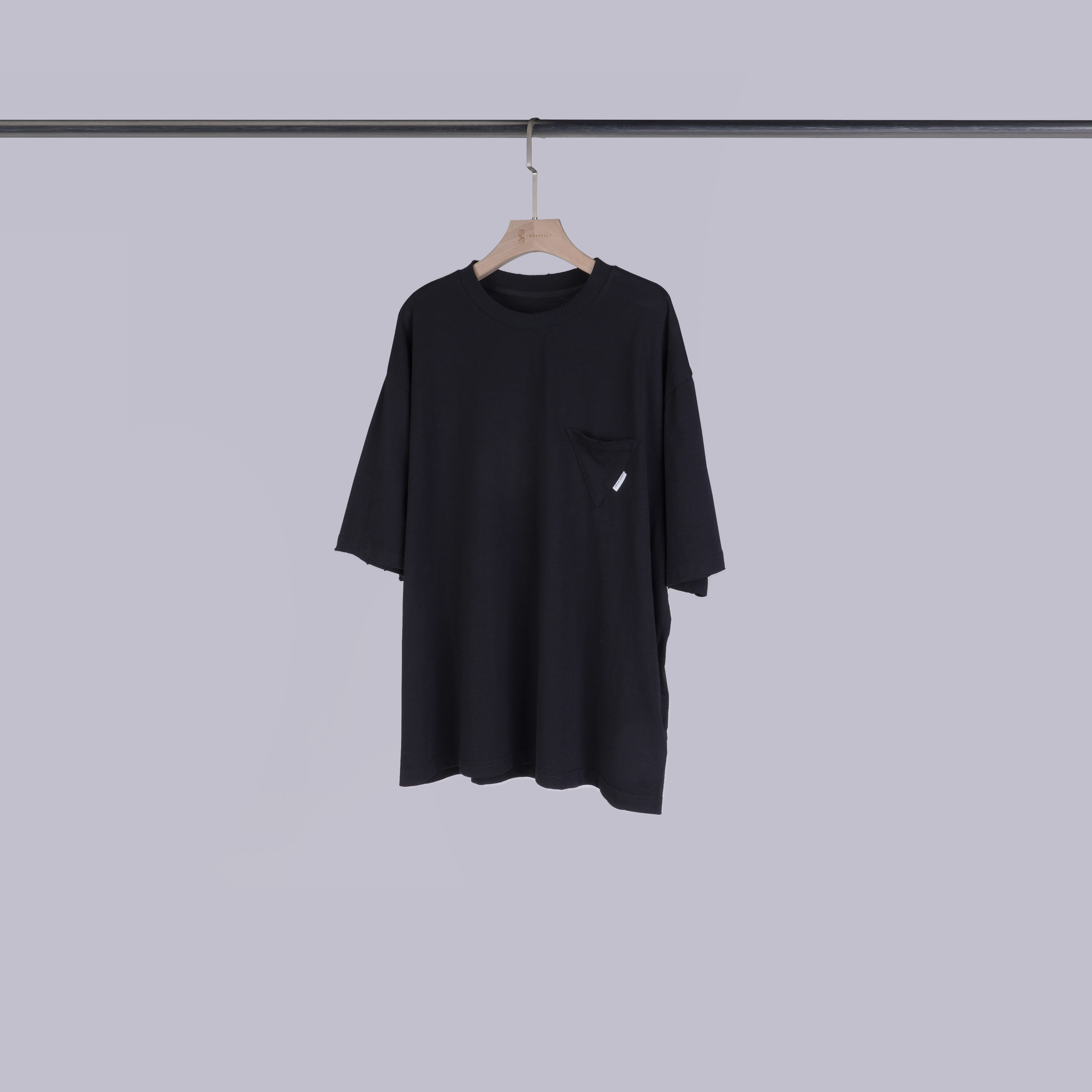 破壞感倒三角口袋T | L-XL | 就是黑