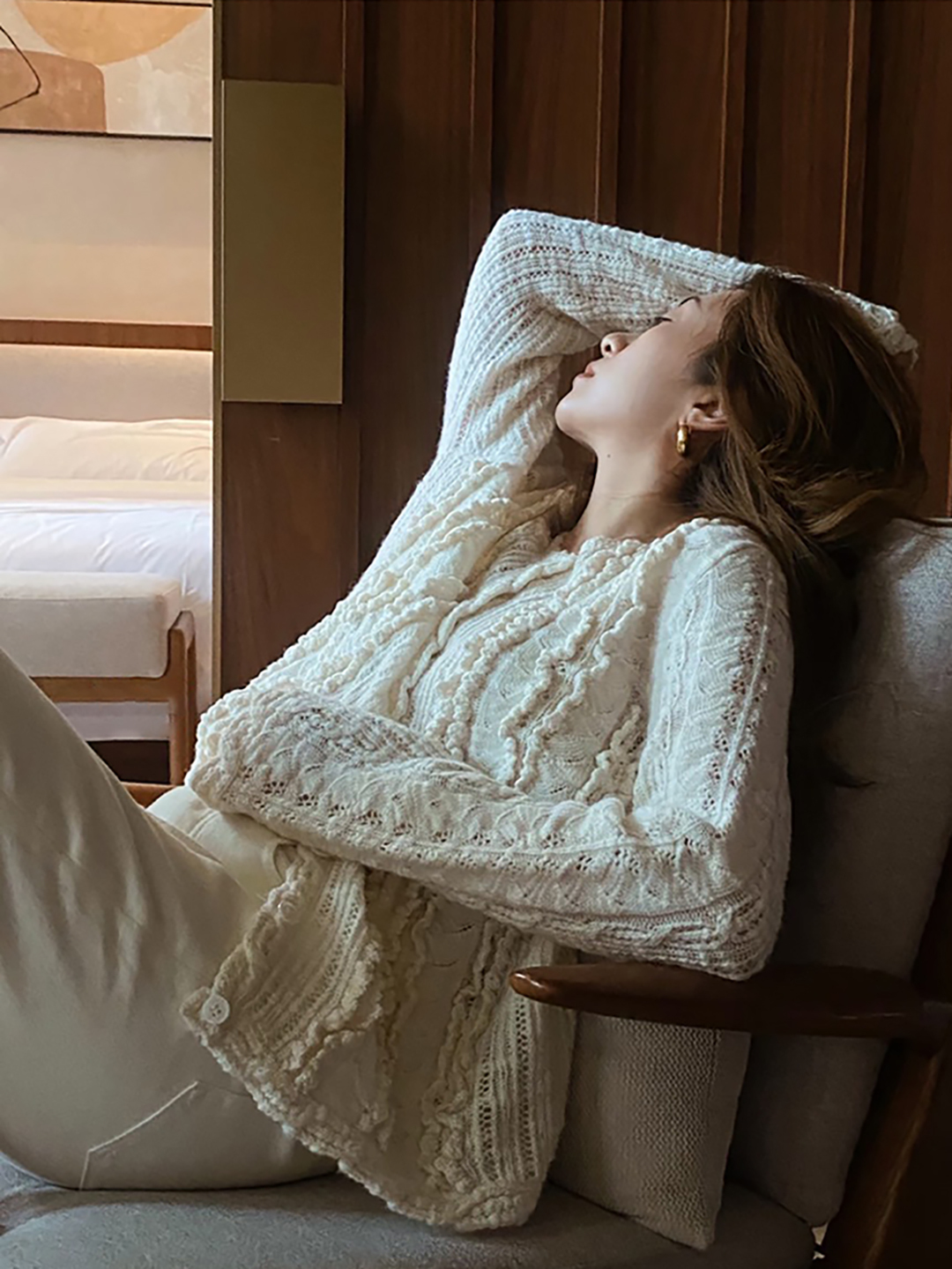 奶油白羊毛紗線圓領排釦罩衫外套-S-L (Elegant & Love)