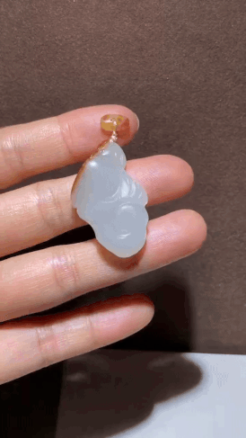 724729 和田玉籽料紅皮如意