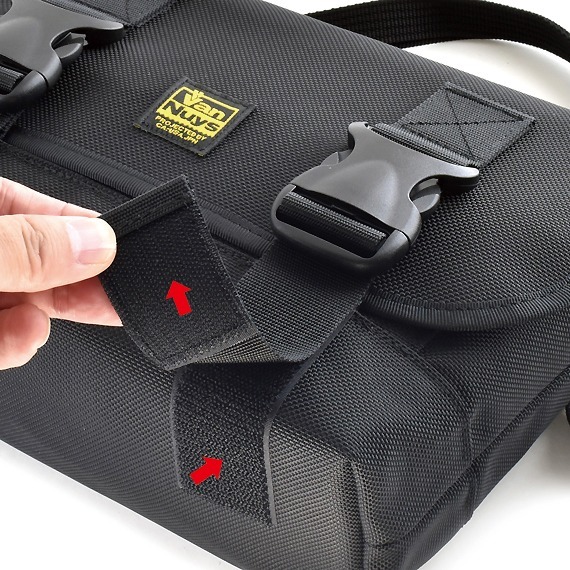 VanNuys E558 Lightness Double Buckle Messenger Bag