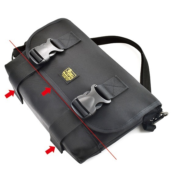 VanNuys E558 Lightness Double Buckle Messenger Bag