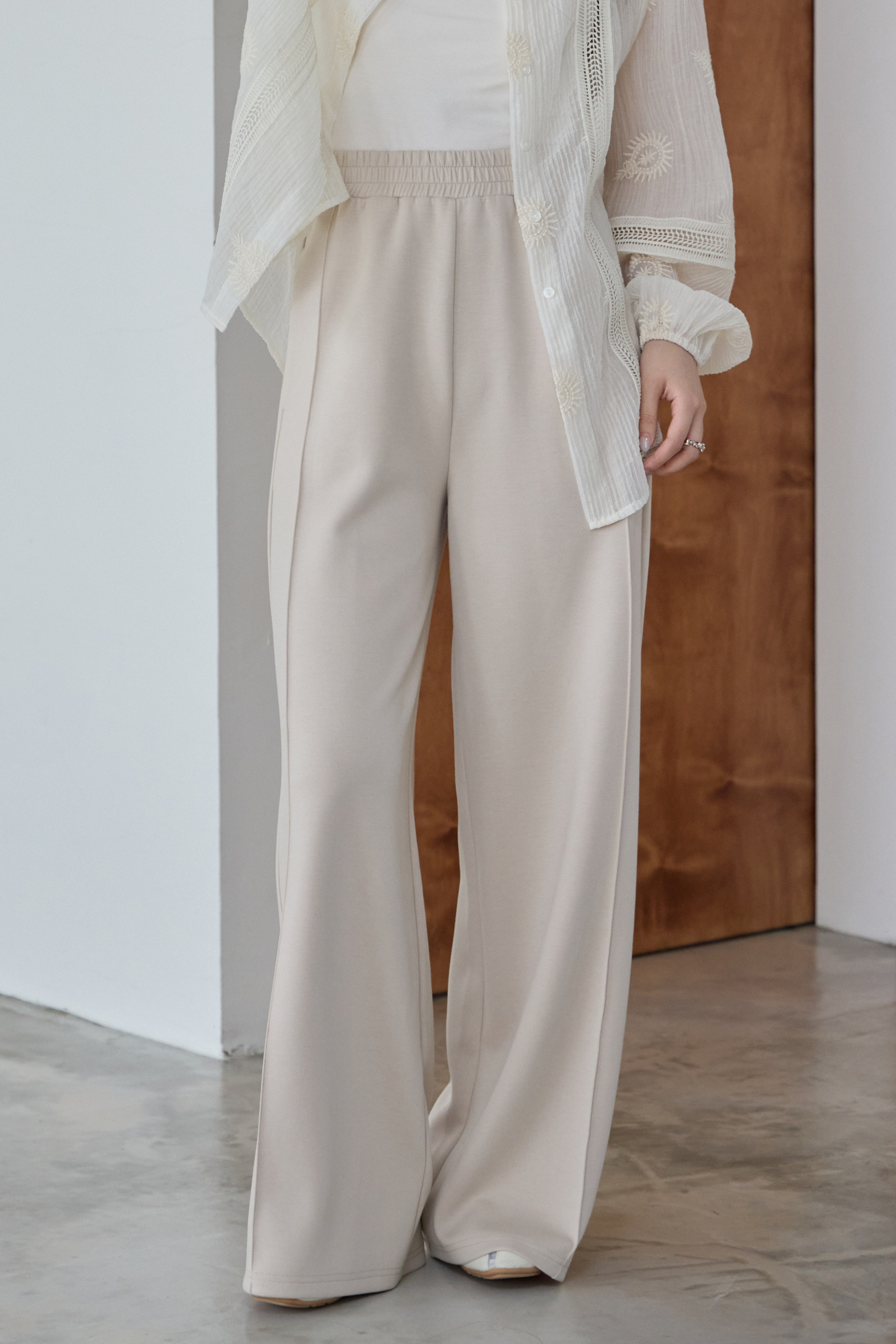 Gmade/直臀直腿垂墜感賴床長褲-杏