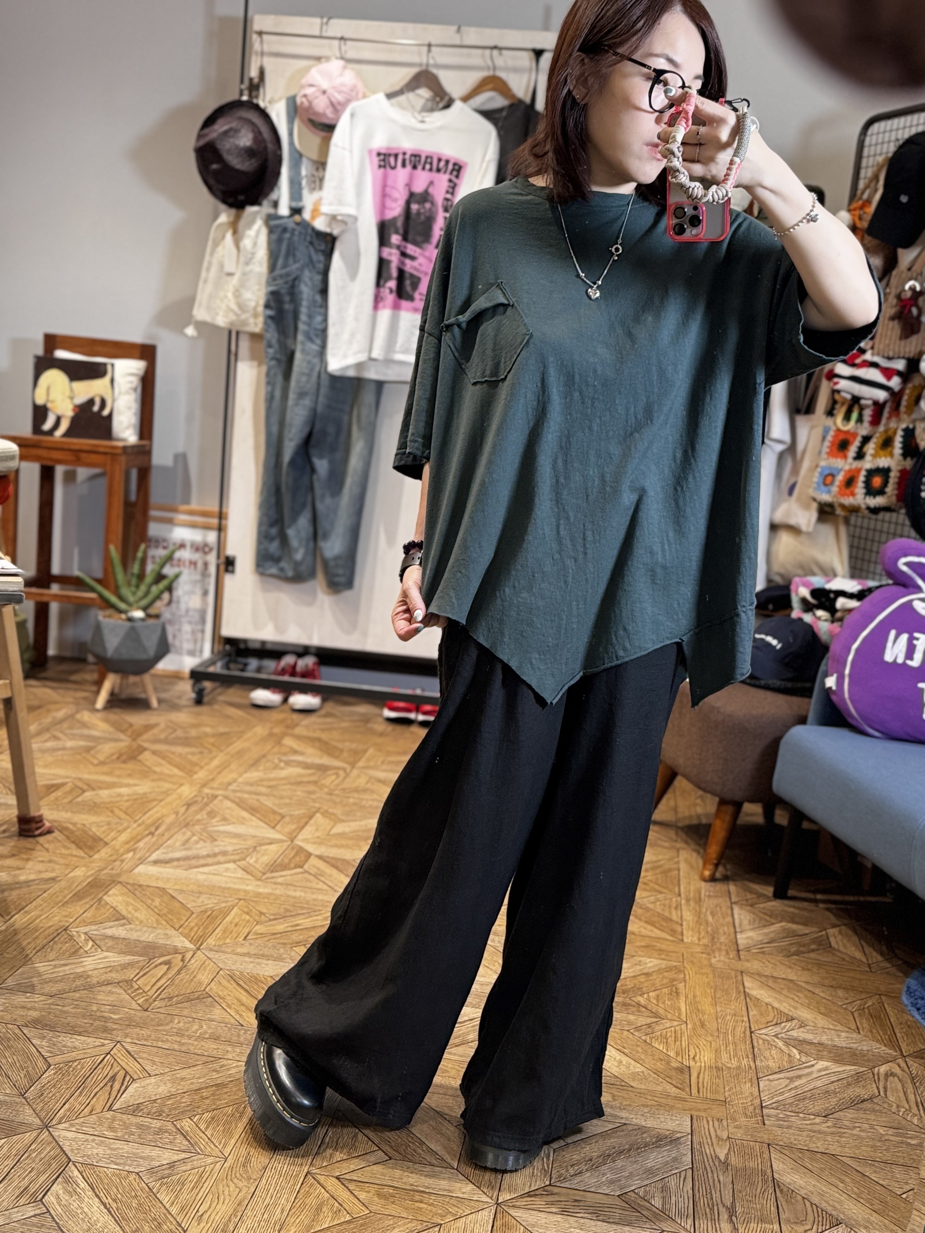 墨綠色不規則下擺設計上衣