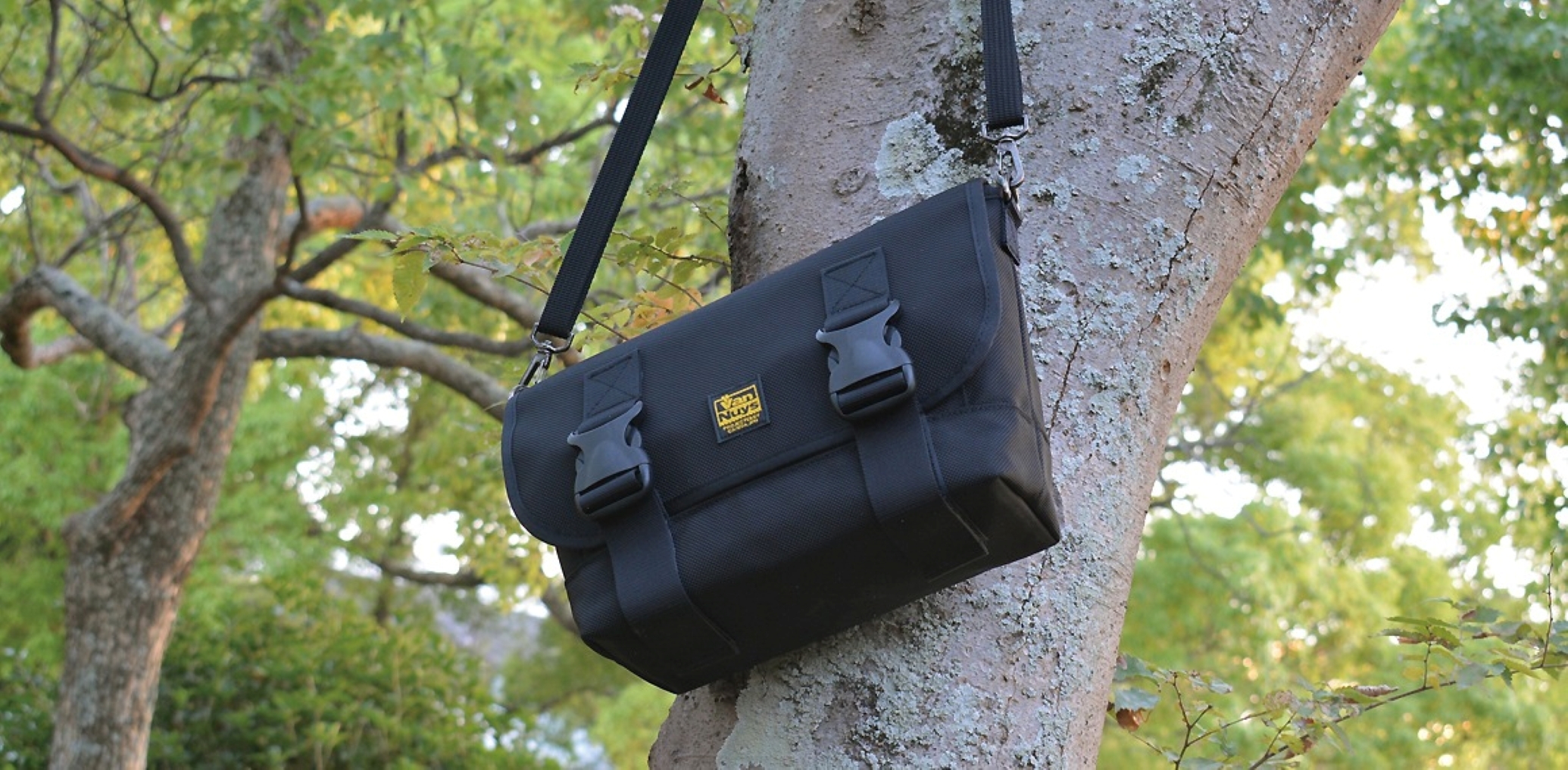 VanNuys E558 Lightness Double Buckle Messenger Bag