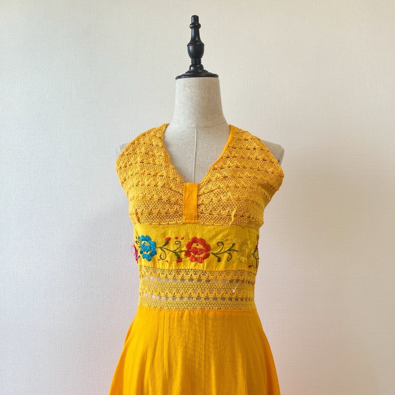 芒果黃色掛頸墨西哥刺繡連身裙