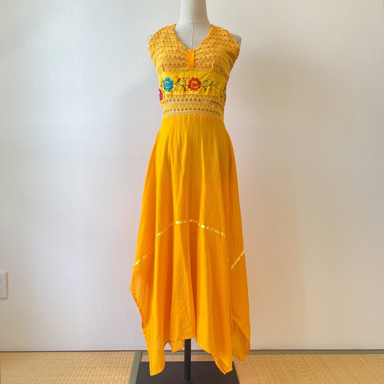 芒果黃色掛頸墨西哥刺繡連身裙