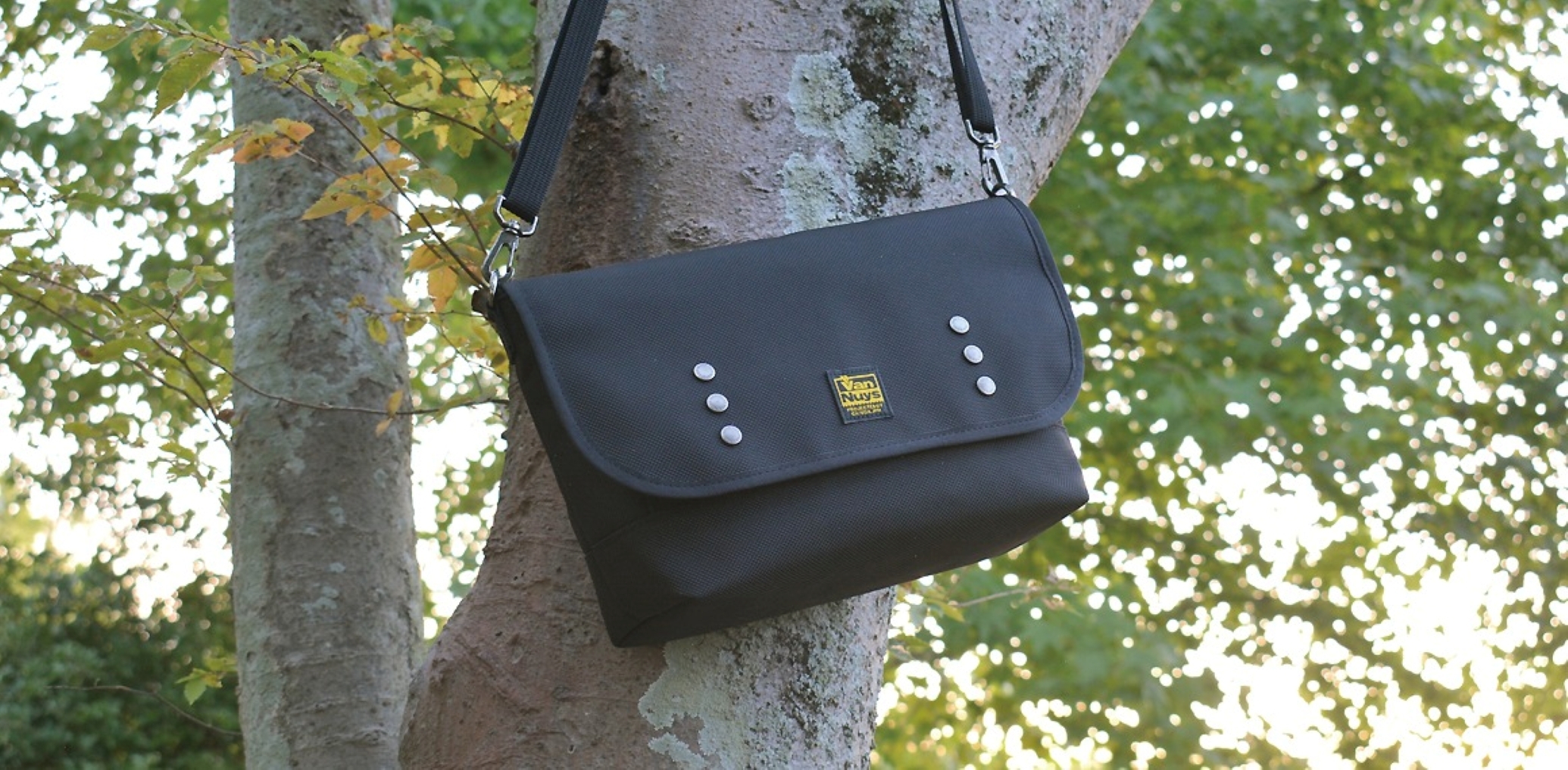 VanNuys E559 Lightness Double Button Messenger Bag