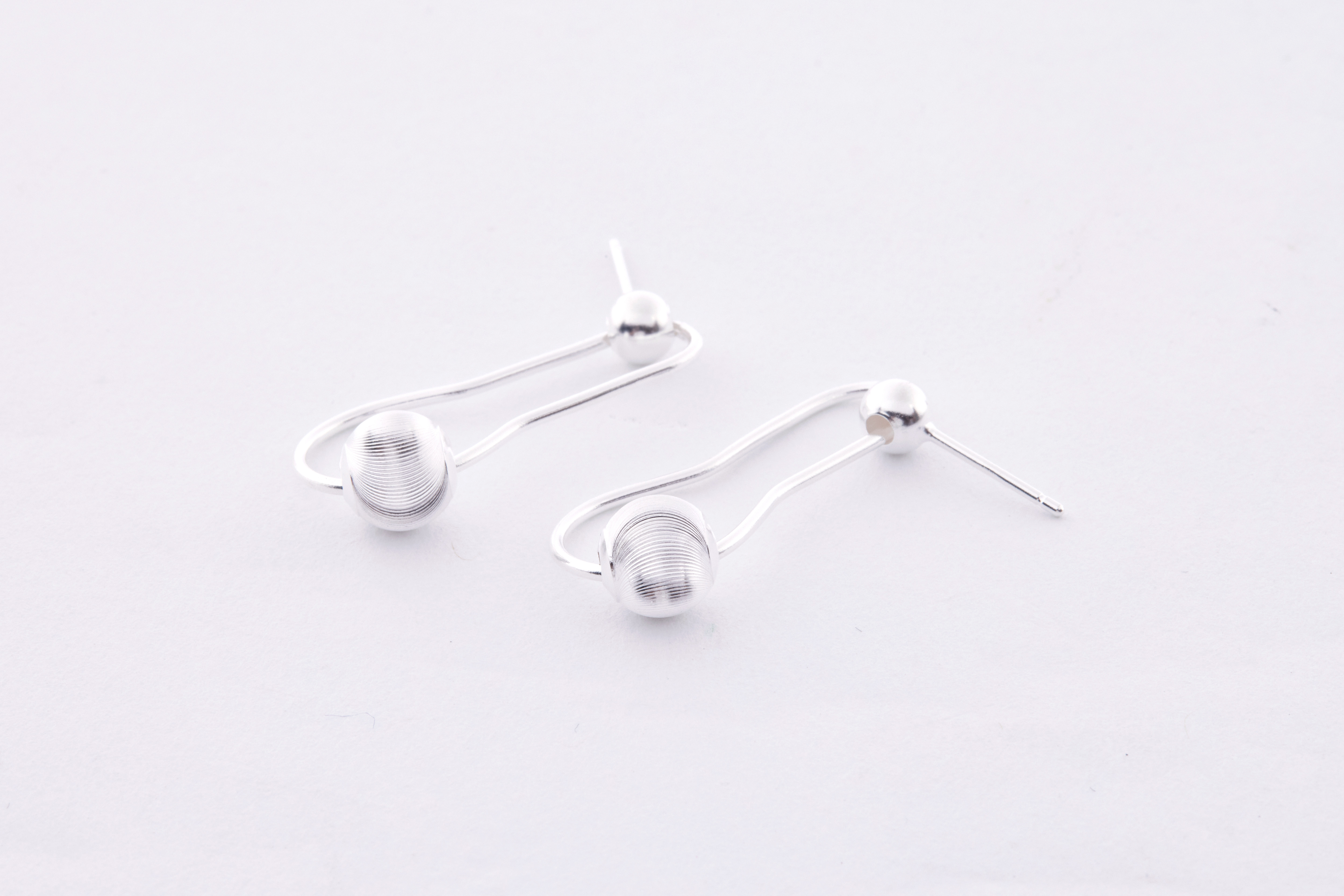 E2445 | 純銀貓眼銀球耳環