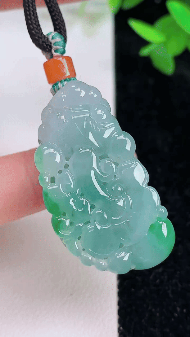 72327 翡翠飄綠貔貅吊墜