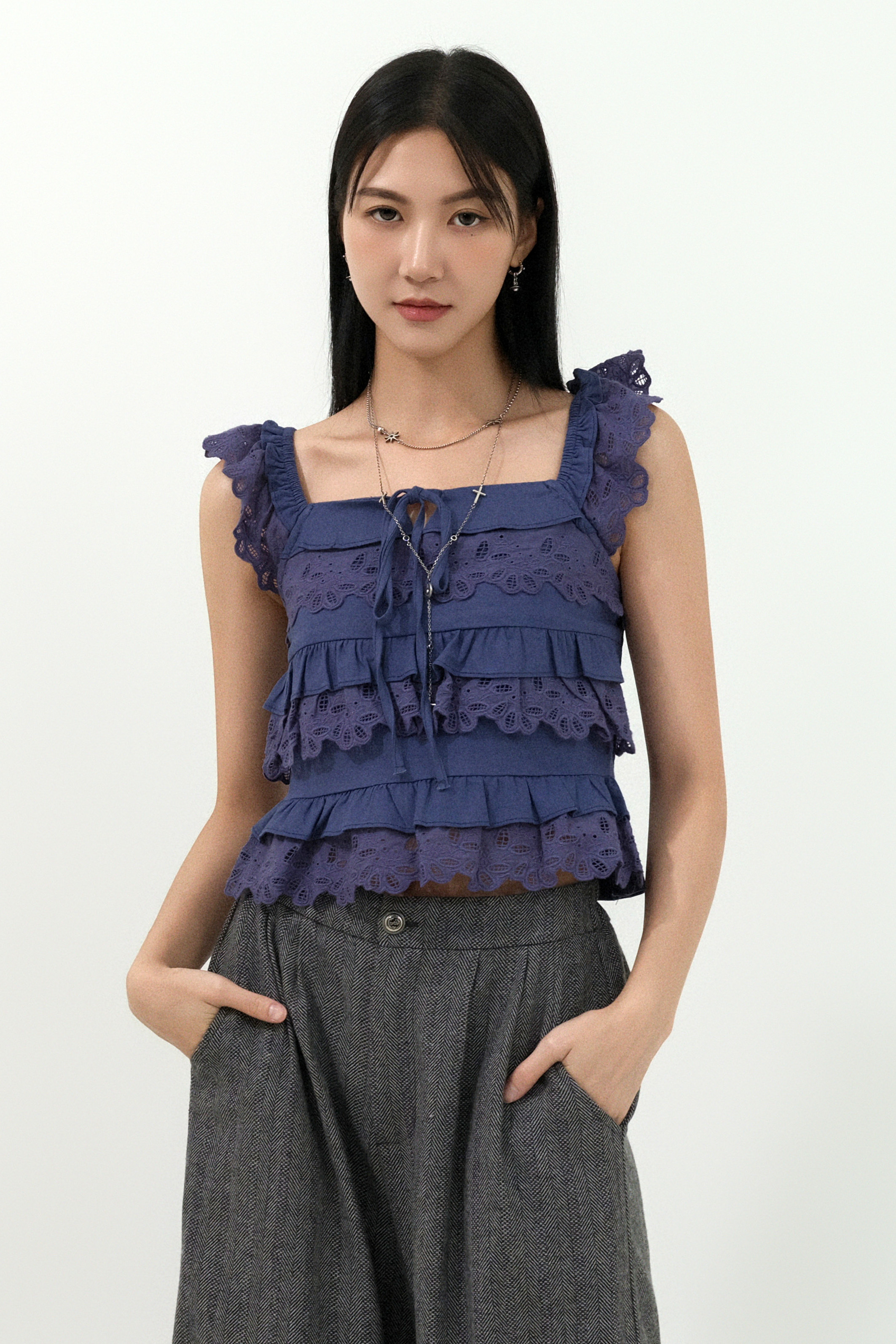 層層通花荷葉娃娃背心  (現貨款式）