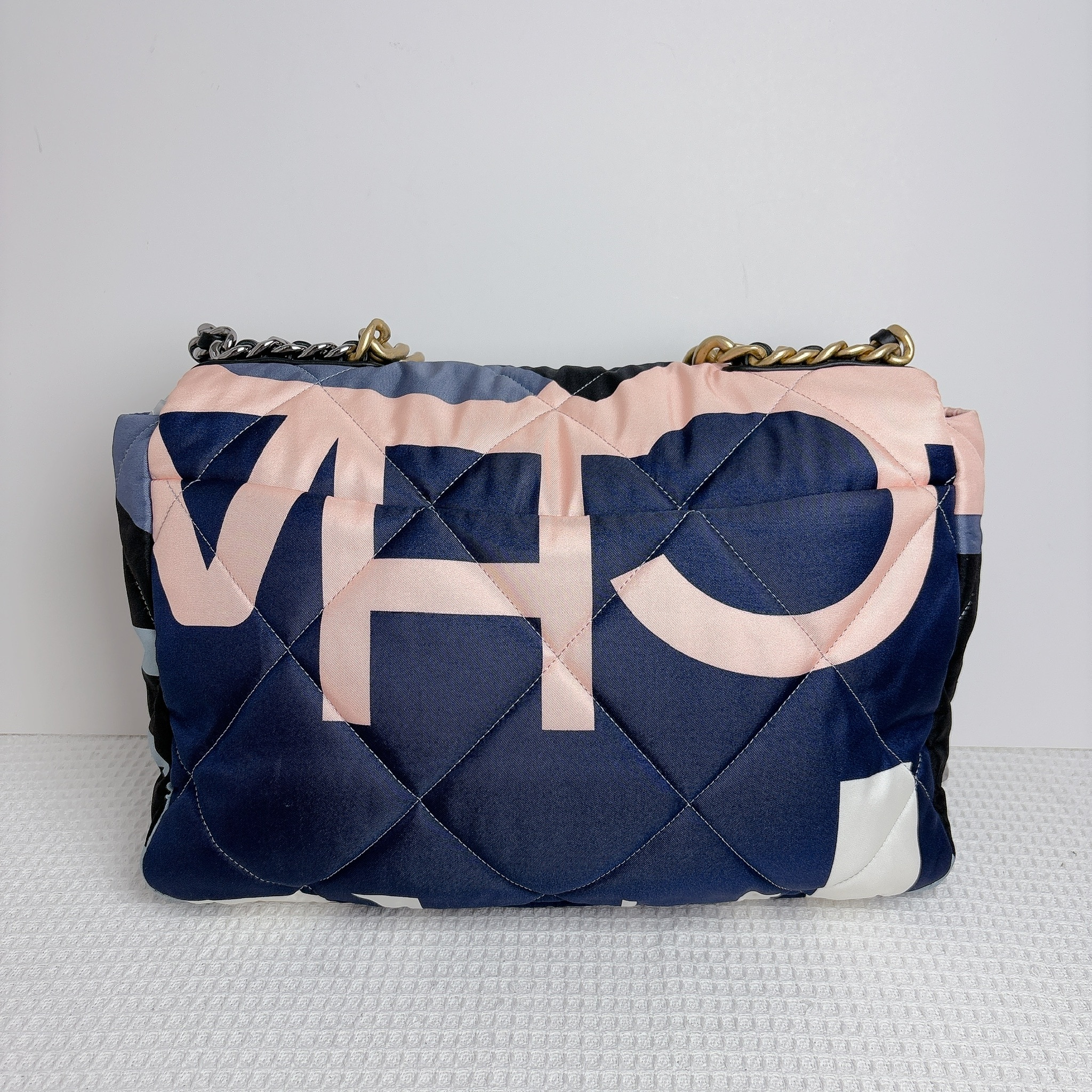 Chanel 19 Maxi Flap Bag - Multicolor / Shw&Ghw