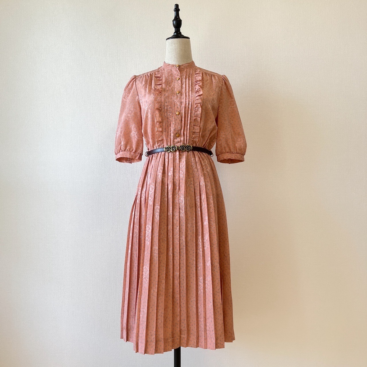 日本製三文魚粉紅玫瑰暗花連身裙