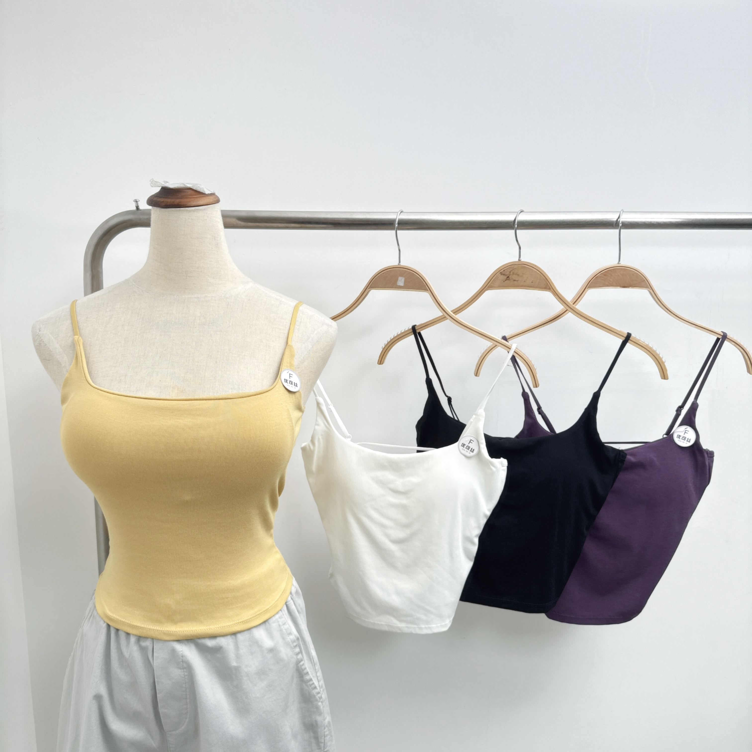 #212-後小U搭帶固定杯吊帶打底 (C136-C139)