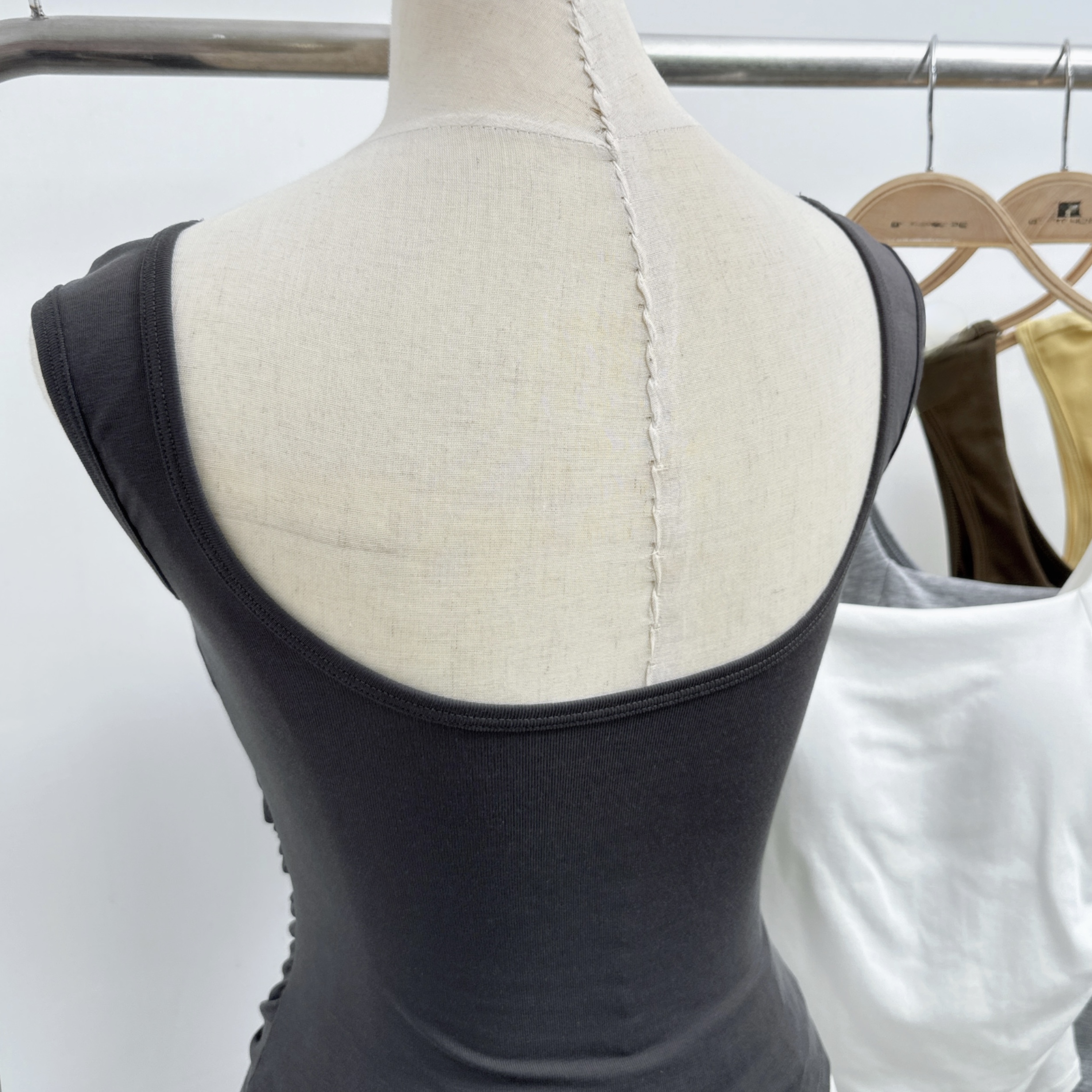 #1345-側車皺弧形腳天絲棉固定杯打底背心 (C118-C124)