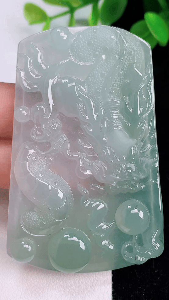 723211 翡翠晴水綠龍牌吊墜