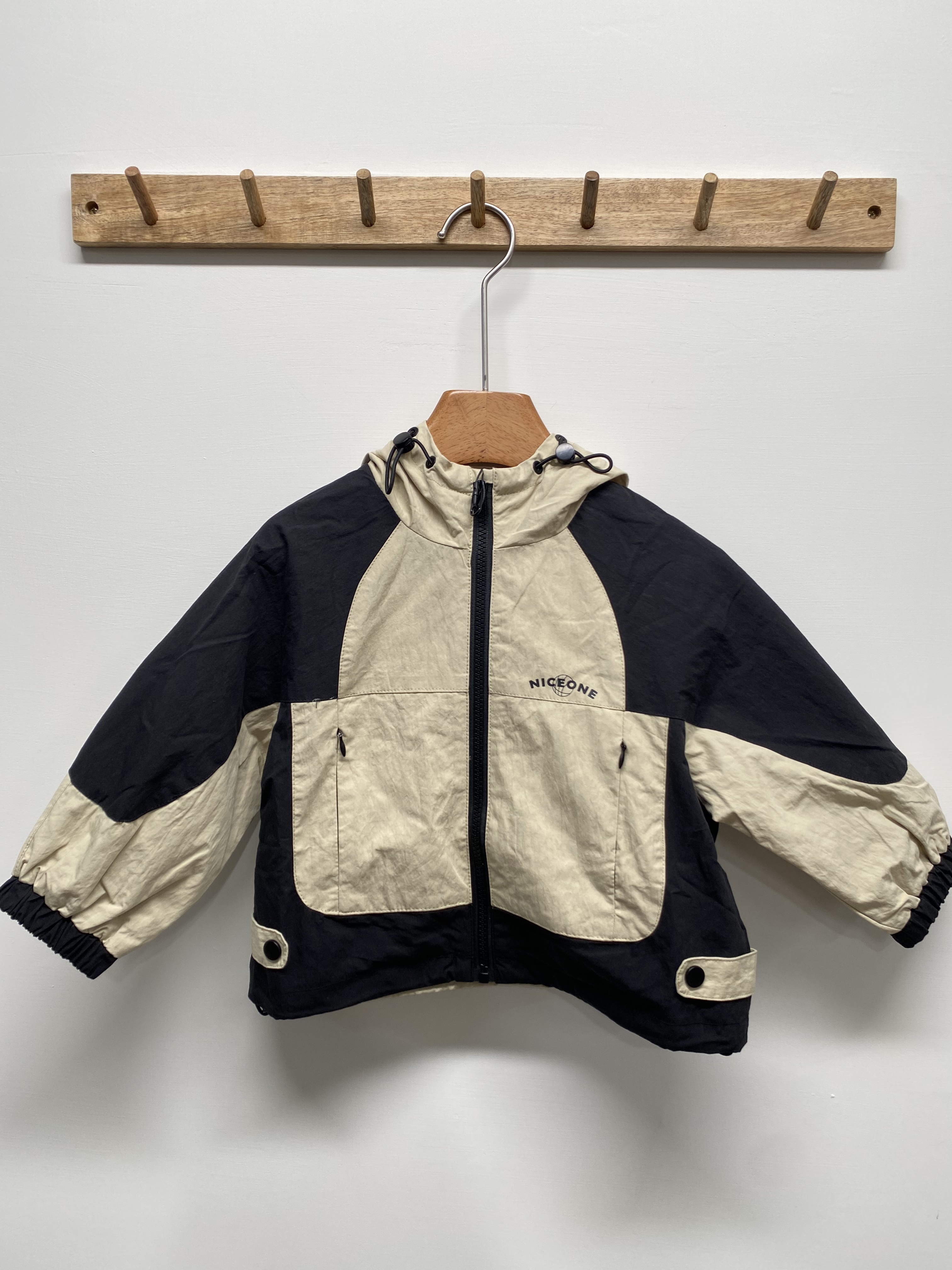 A02912拼色衝鋒外套