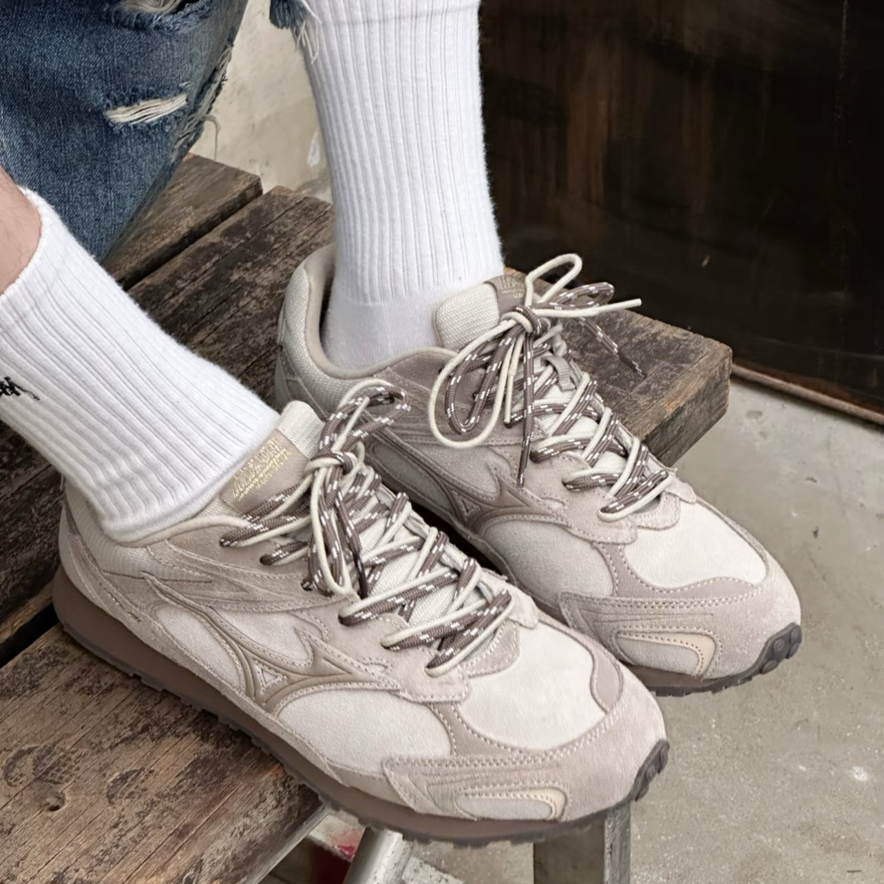 預訂 | Mizuno Sportstyle LG 60S 2K 奶茶色 雙鞋帶設計