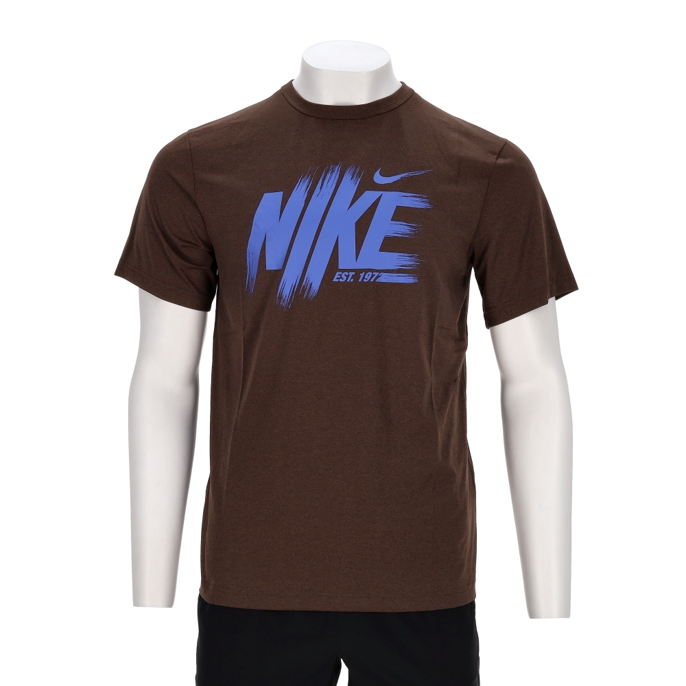 Nike As M Nk Df Uv Hyverse Ss Gfx 男款 咖啡色 Logo 短袖 HV0382-237