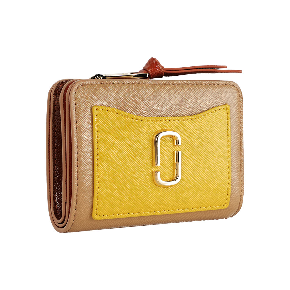 【Marc Jacobs】The Snapshot 防刮皮革暗釦二折撞色短夾(亮黃色)