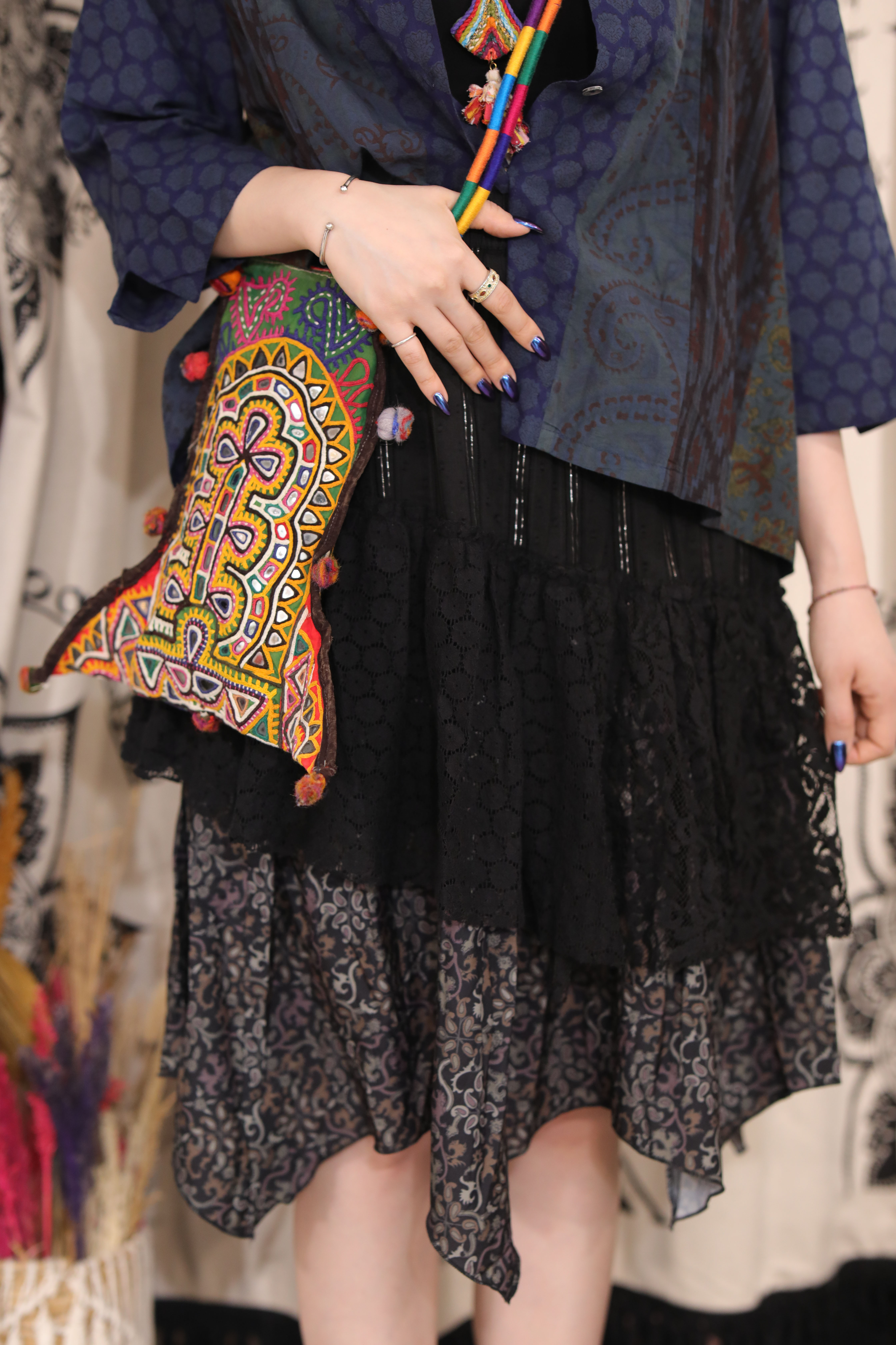 Amina拼接光澤蕾絲中長裙 - IDS-5323 - 黑色 F5 / 白色 F6 / 芥末黃 F7