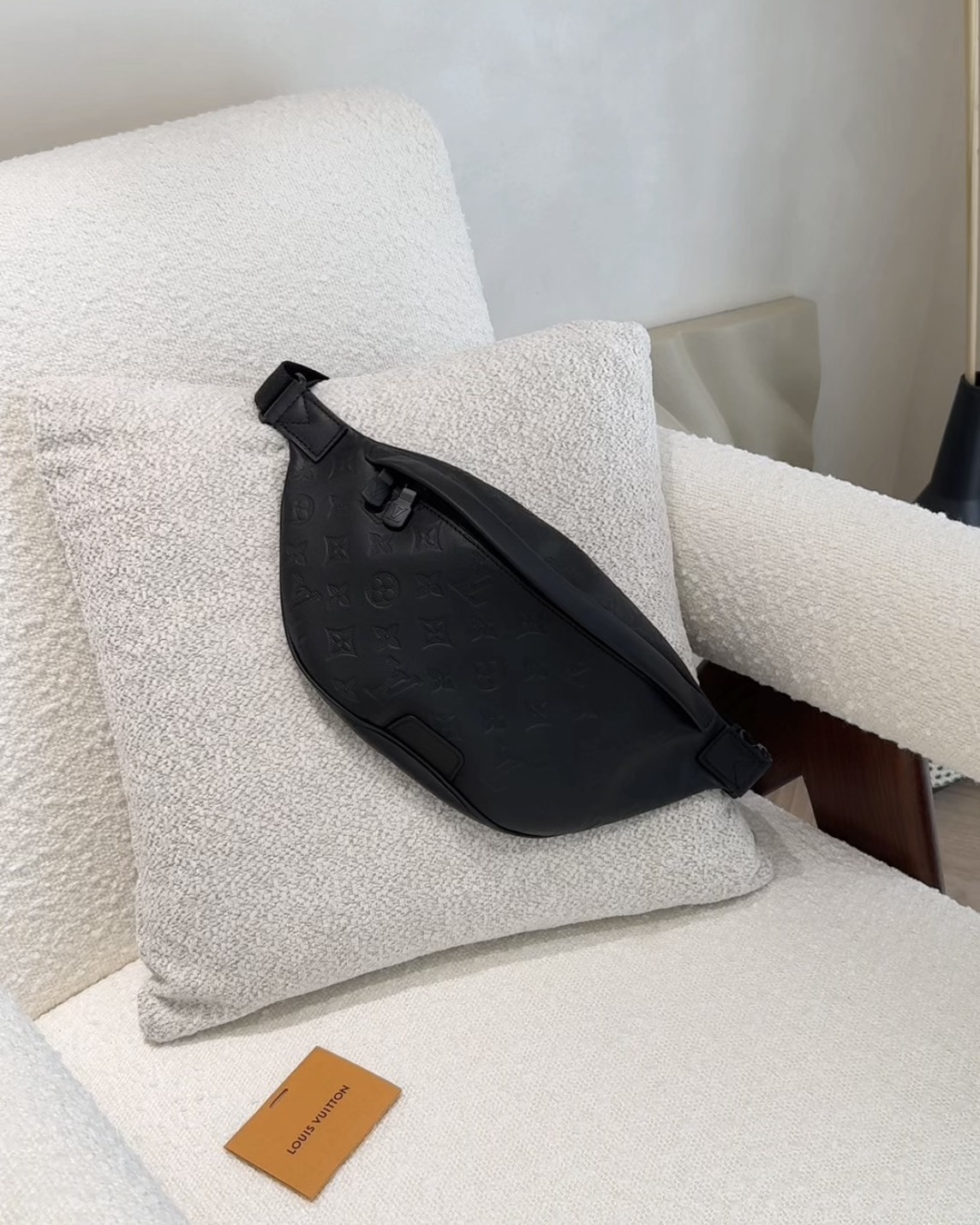 LV｜DISCOVERY PM 腰包 黑色壓花 M46036