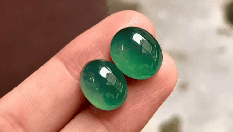 723364 翡翠孔雀綠蛋面一對