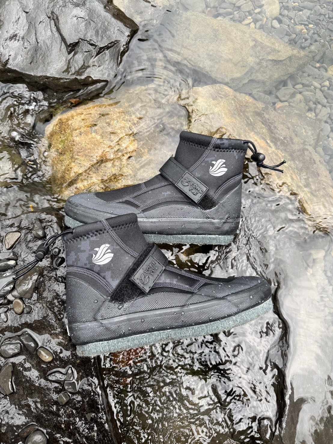 YONGYUE自黏束尾式防滑鞋/黑灰迷彩