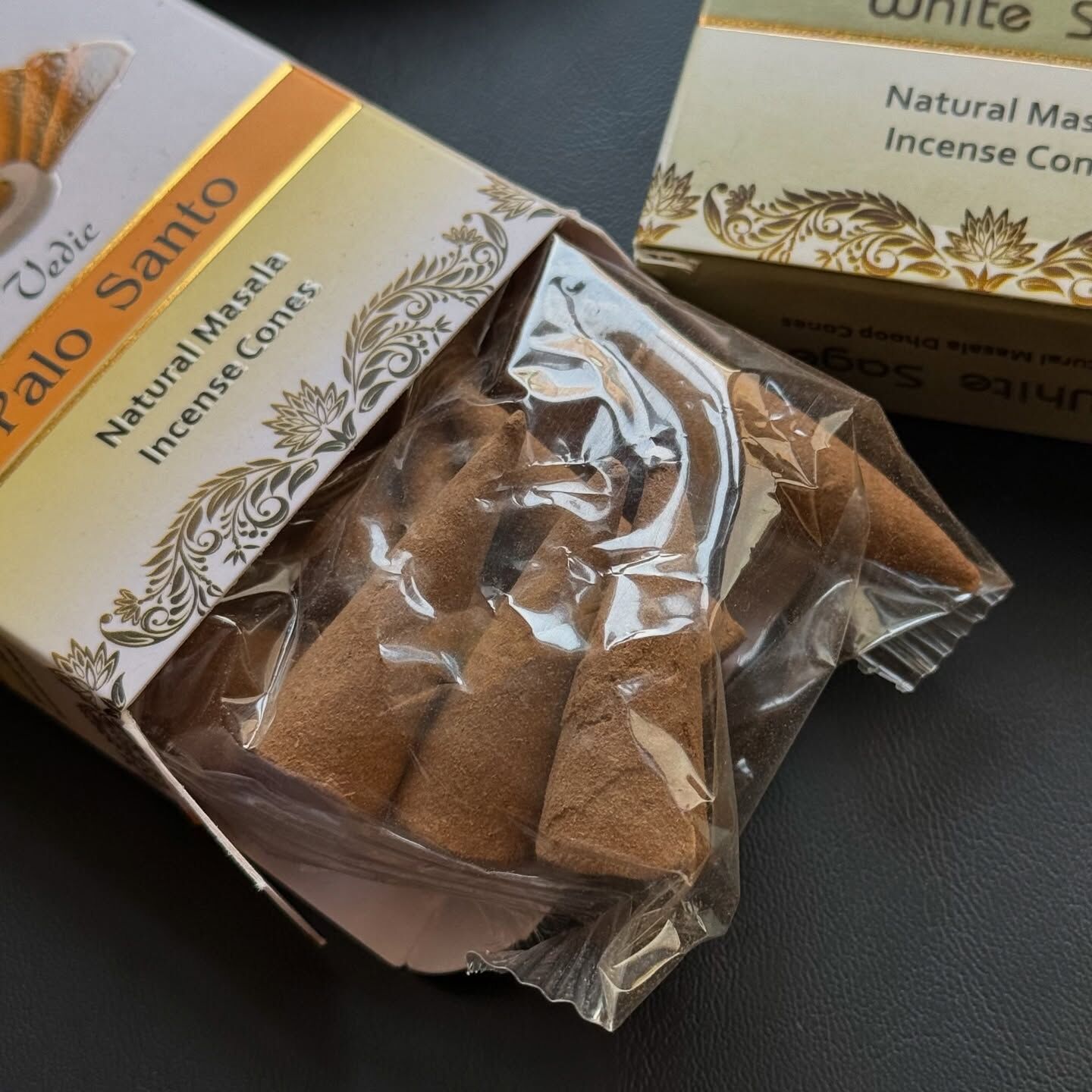 [原石] 聖木、白鼠尾草 淨化香塔 每包 10 個