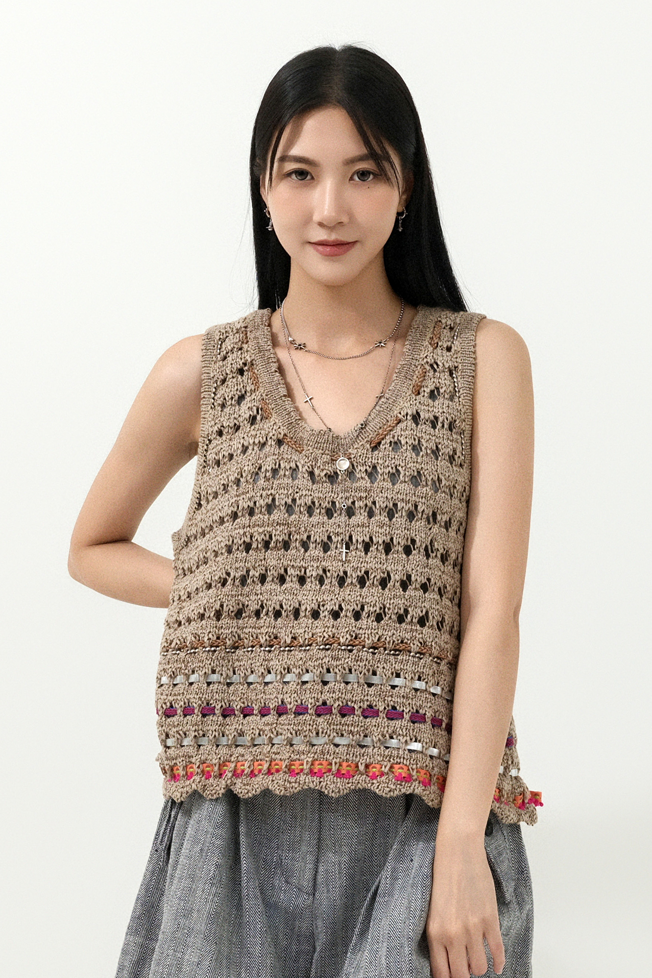 通花間穿絲帶針織背心 (現貨款式）