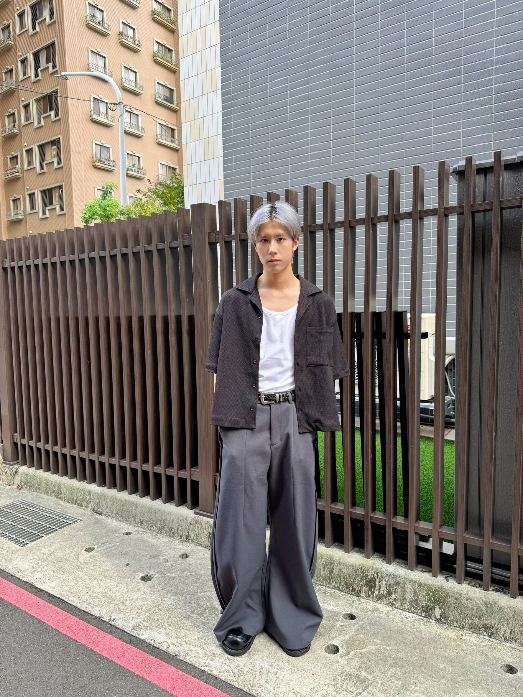 線條彎刀西裝褲