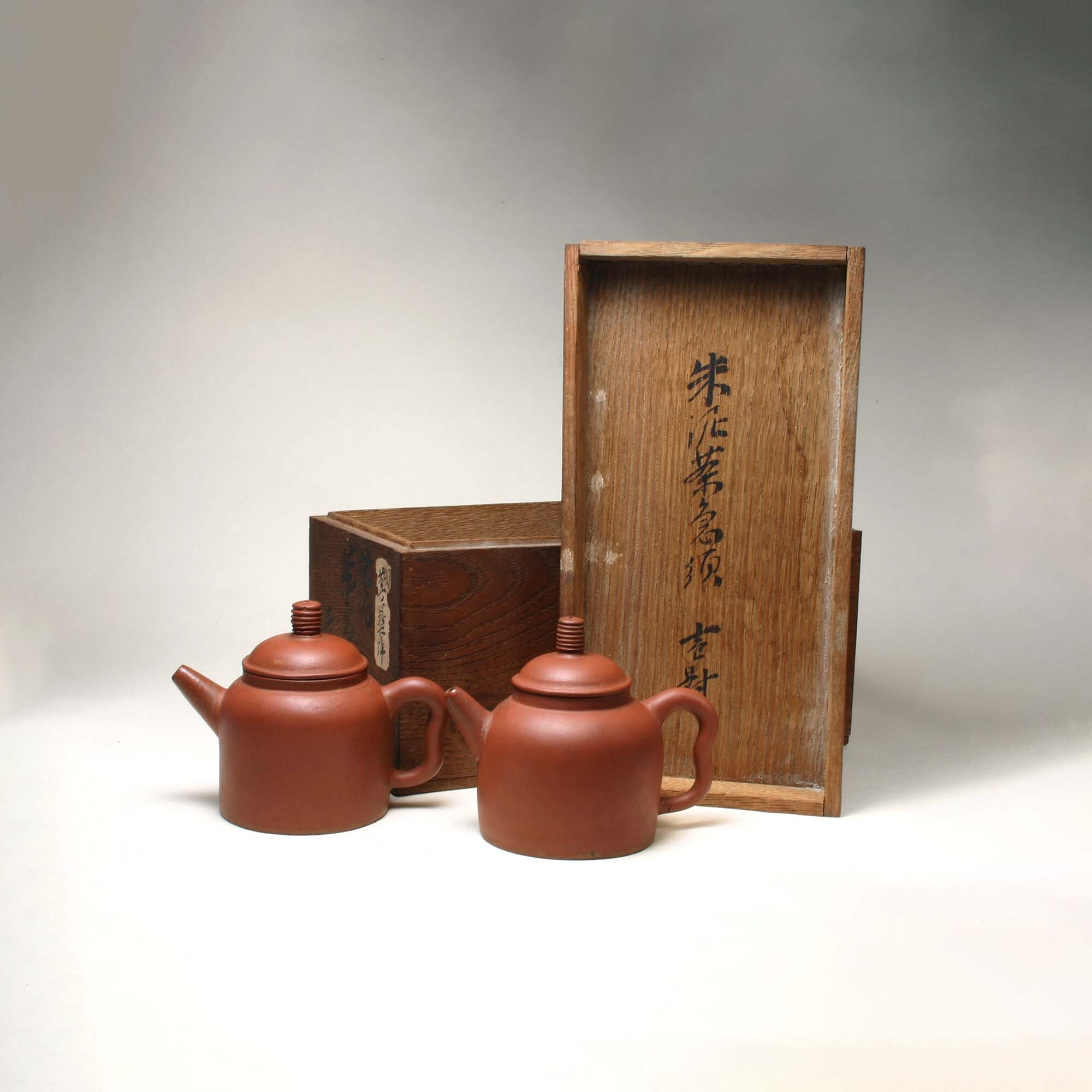 No. 35 無款紅紫砂對壺
