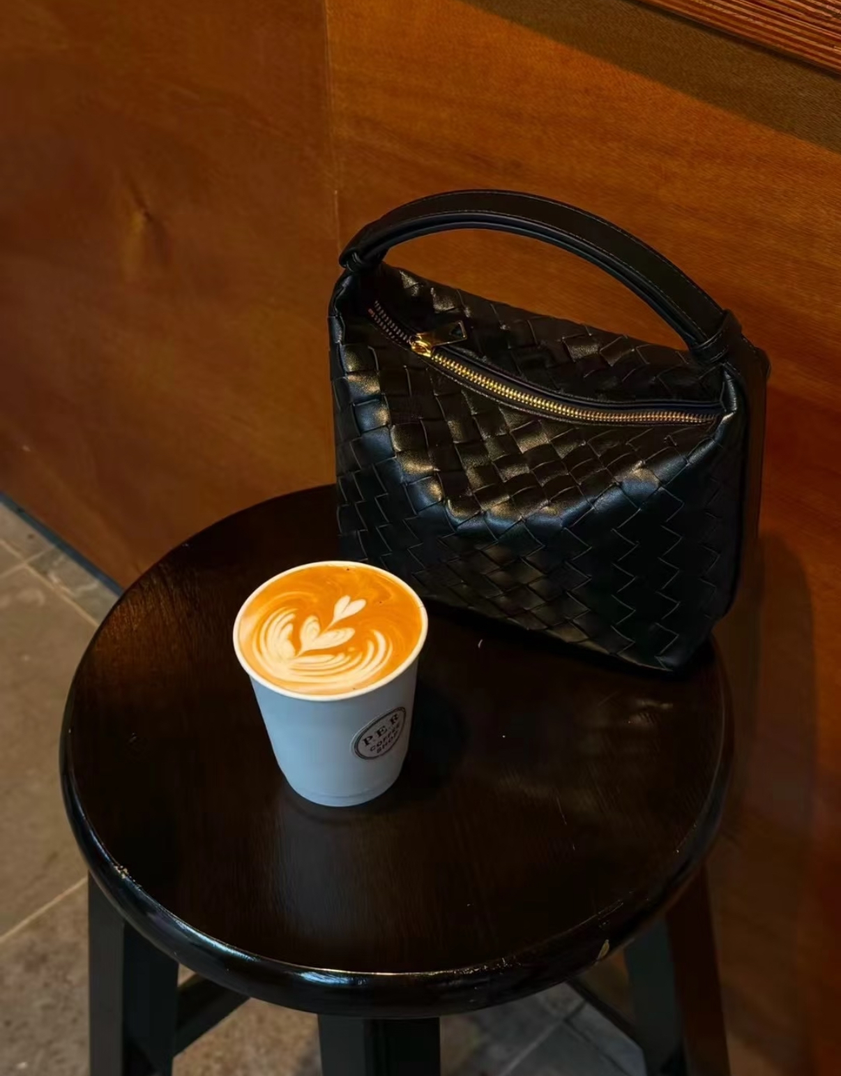 Bottega Veneta BV Wallace Mini 飯盒袋 黑色