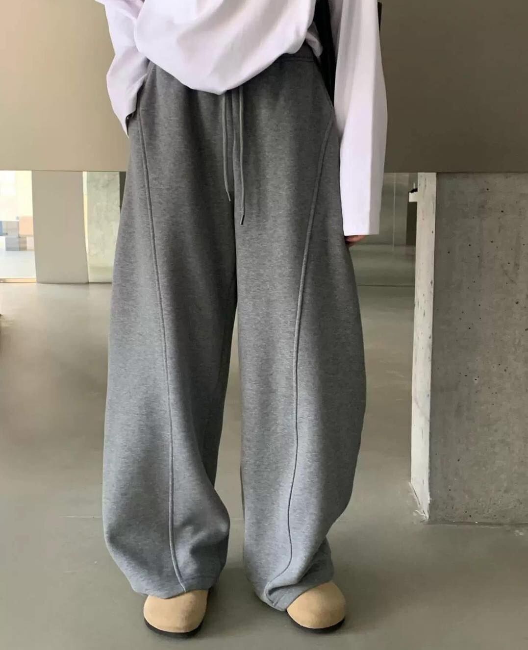 【慵懶鬆弛感的落地彎刀寬褲】（現貨）