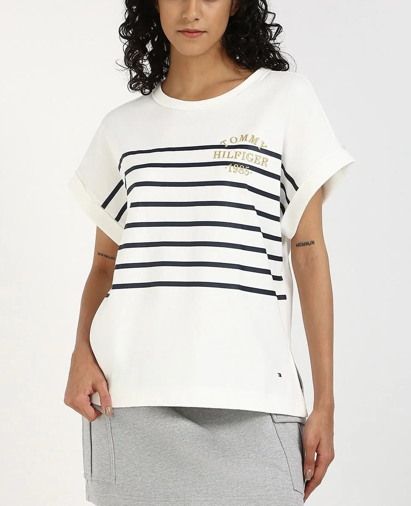 [S] TOMMY HILFIGER WHITE 1985 LOGO STRIPE T-SHIRT, XW04339-101 (STH1247)