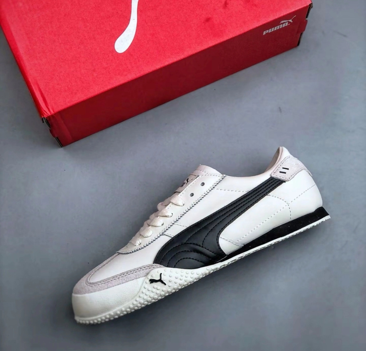 女鞋 PUMA BELLA UT LEA 白黑 皮革 薄底 復古 緩震 運動鞋 休閒鞋【405256-01】