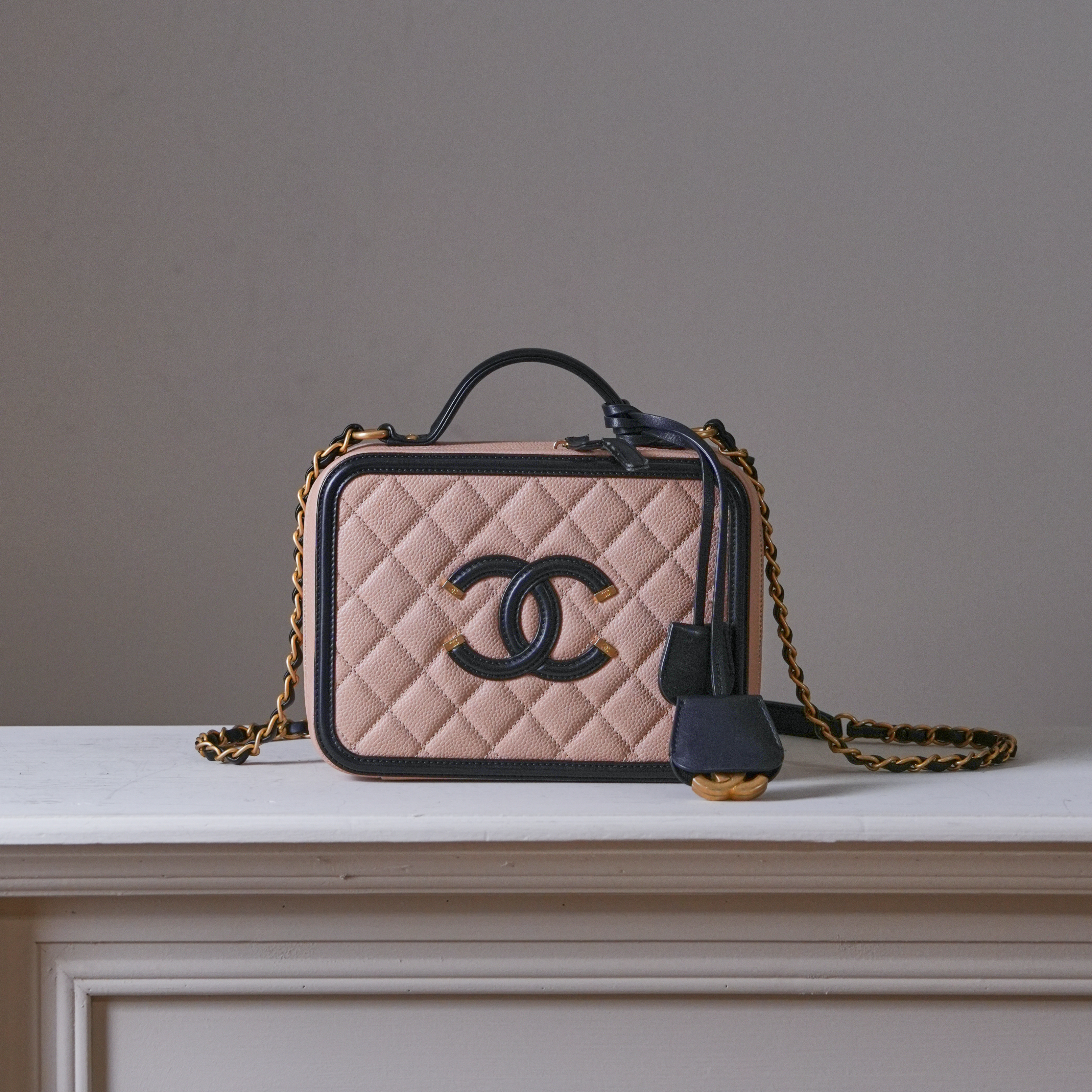 Chanel vanity case 裸色黑雙C相機包