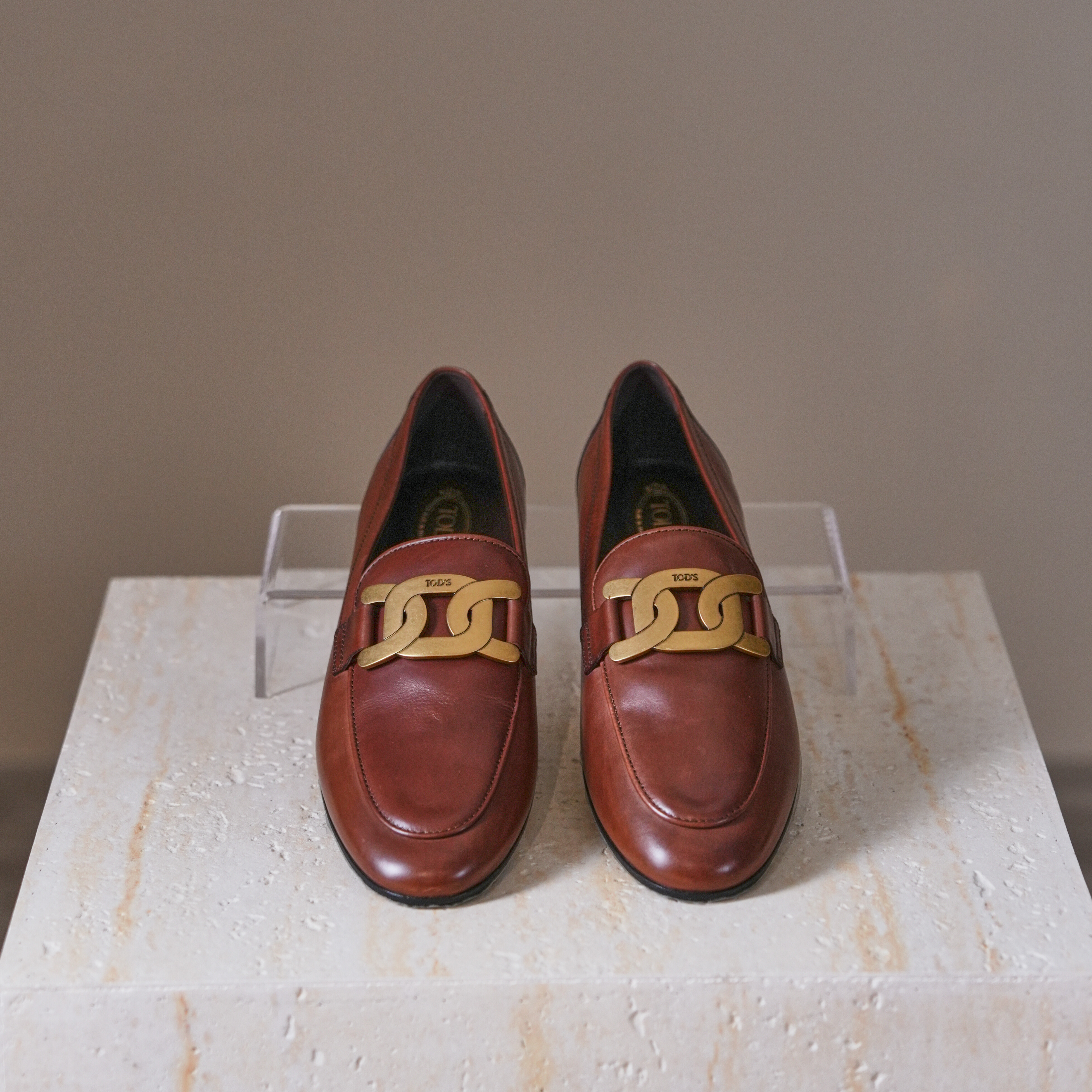 TOD's 咖啡色金屬鍊釦樂福鞋 38.5號