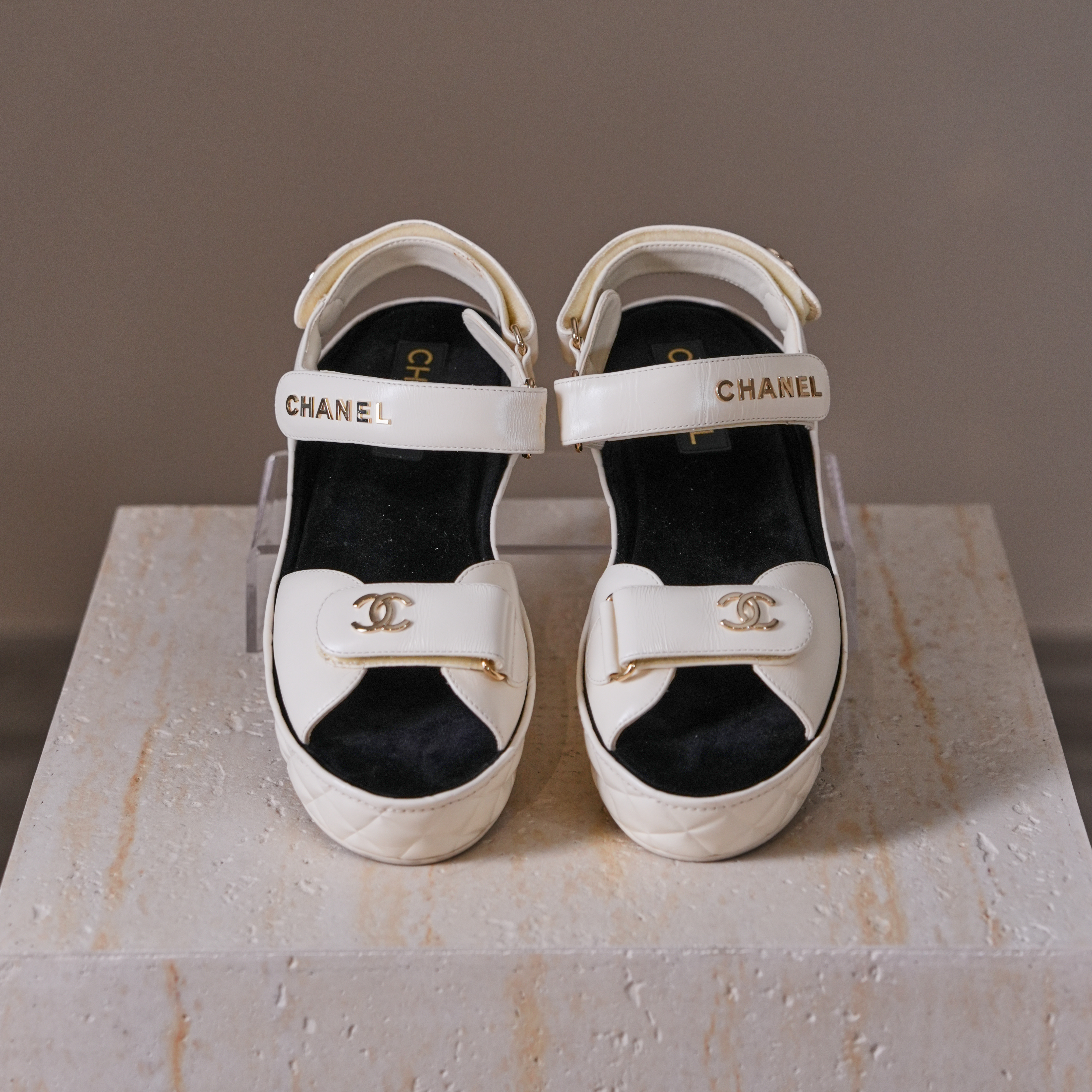 Chanel 白色厚底涼鞋