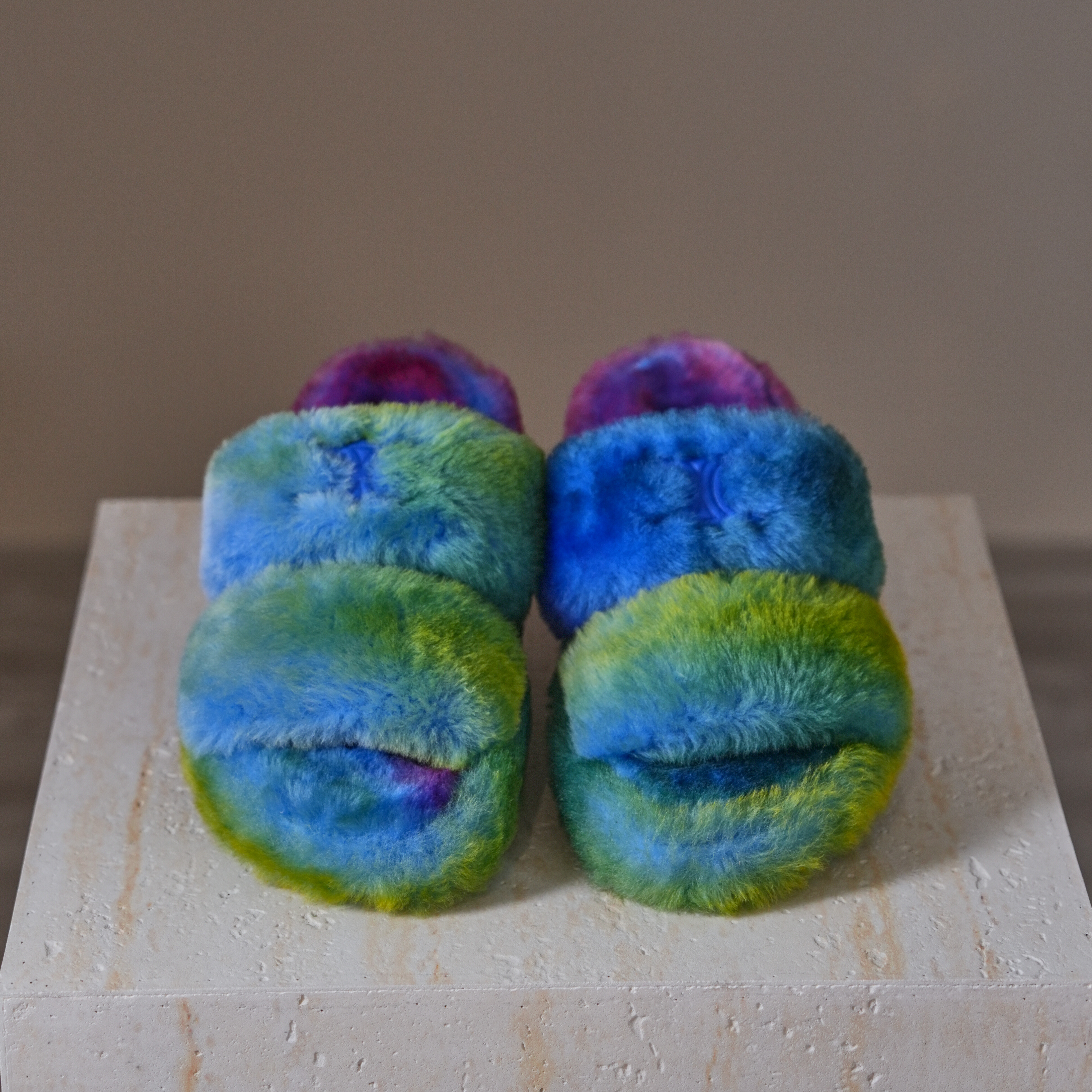 CELINE 彩虹毛毛拖鞋