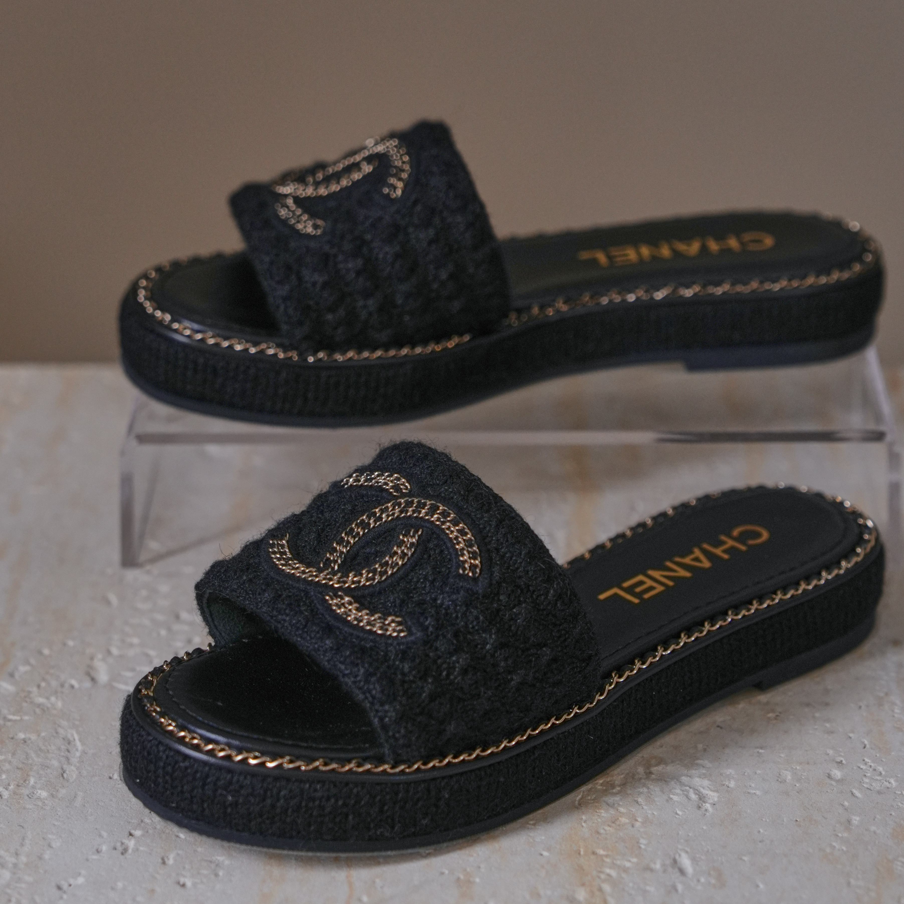 Chanel 黑色厚底皮穿鏈拖鞋 38號