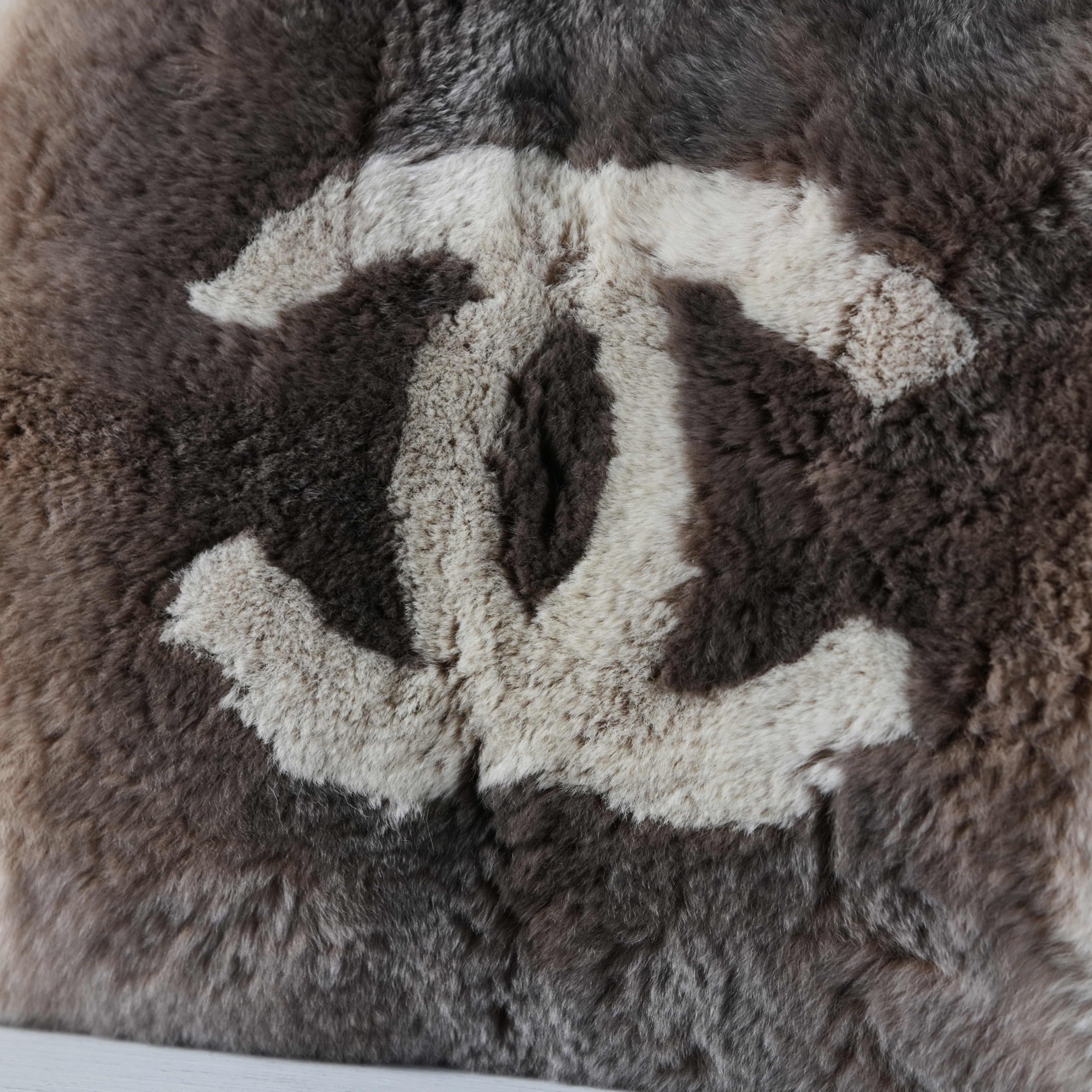 Chanel 長方形兔毛枕頭