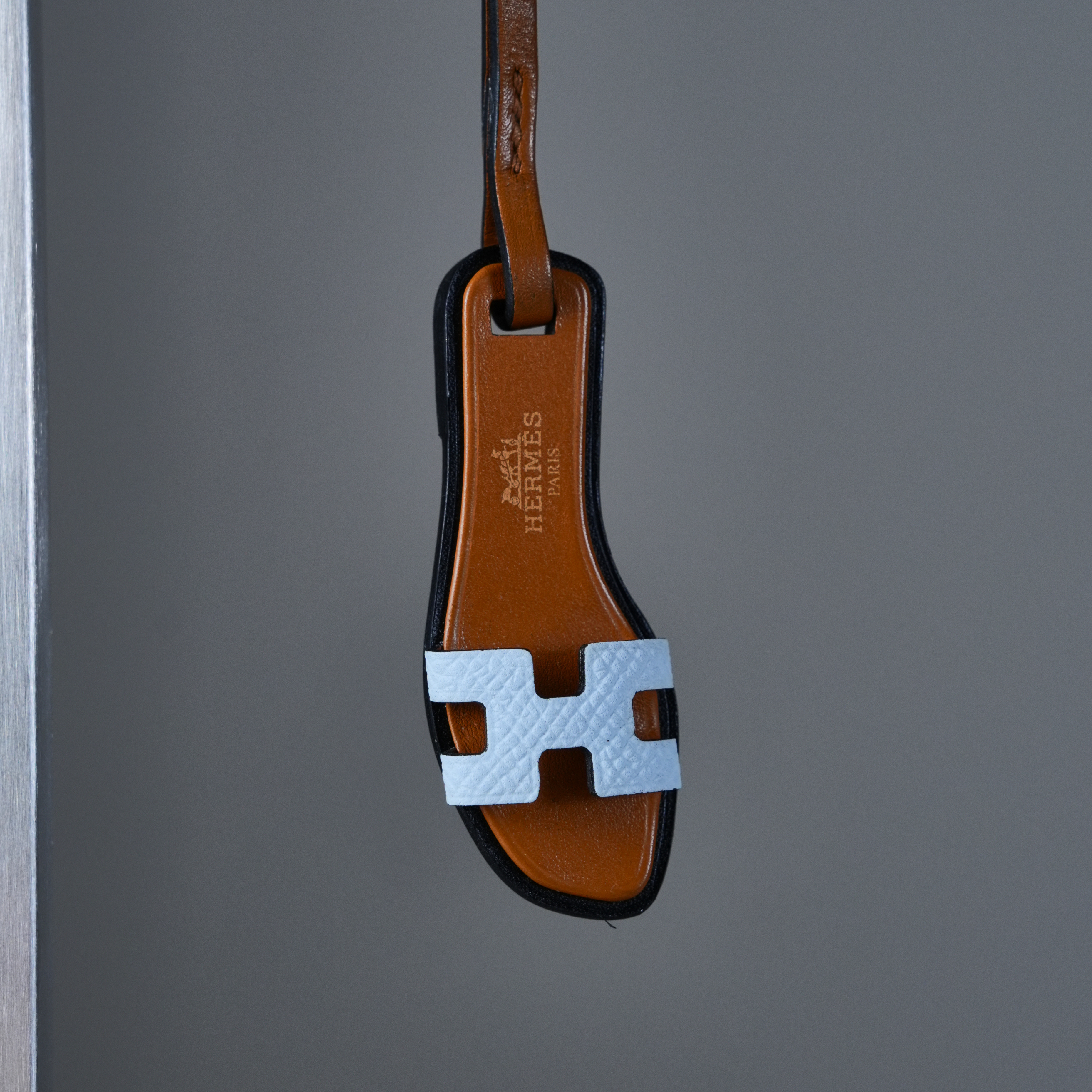 Hermes 淡藍色H拖鞋吊飾