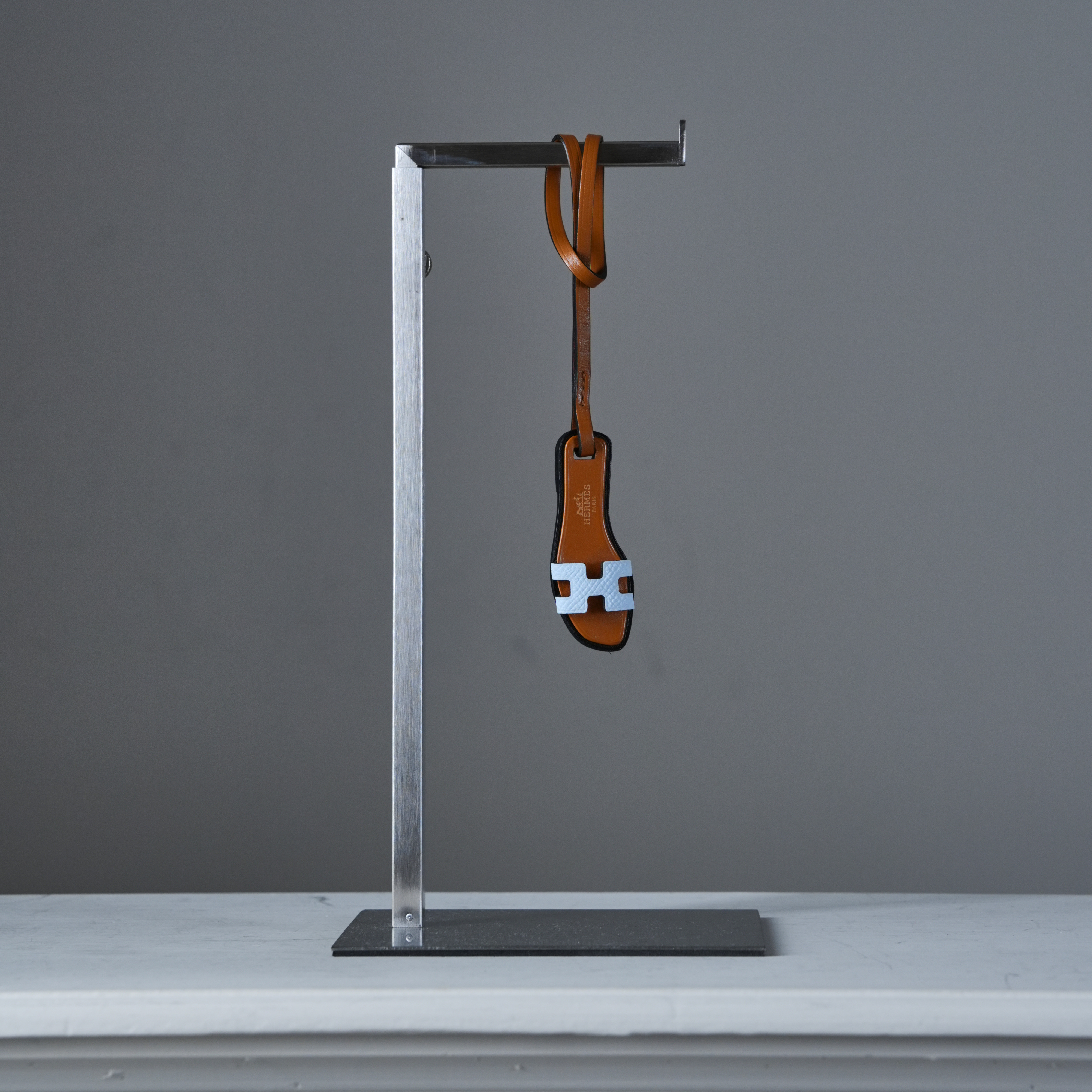 Hermes 淡藍色H拖鞋吊飾