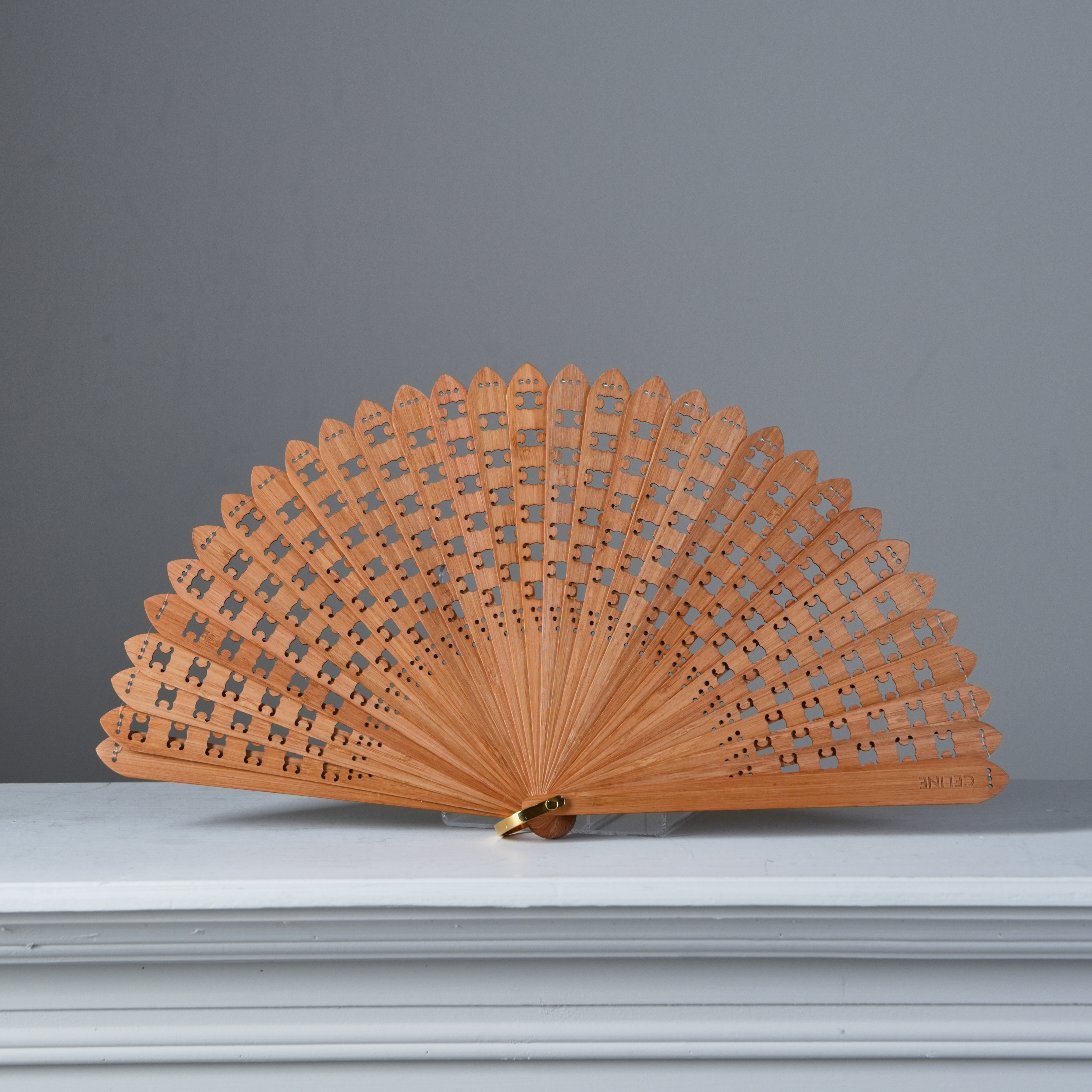 CELINE 簍空Logo木質摺扇