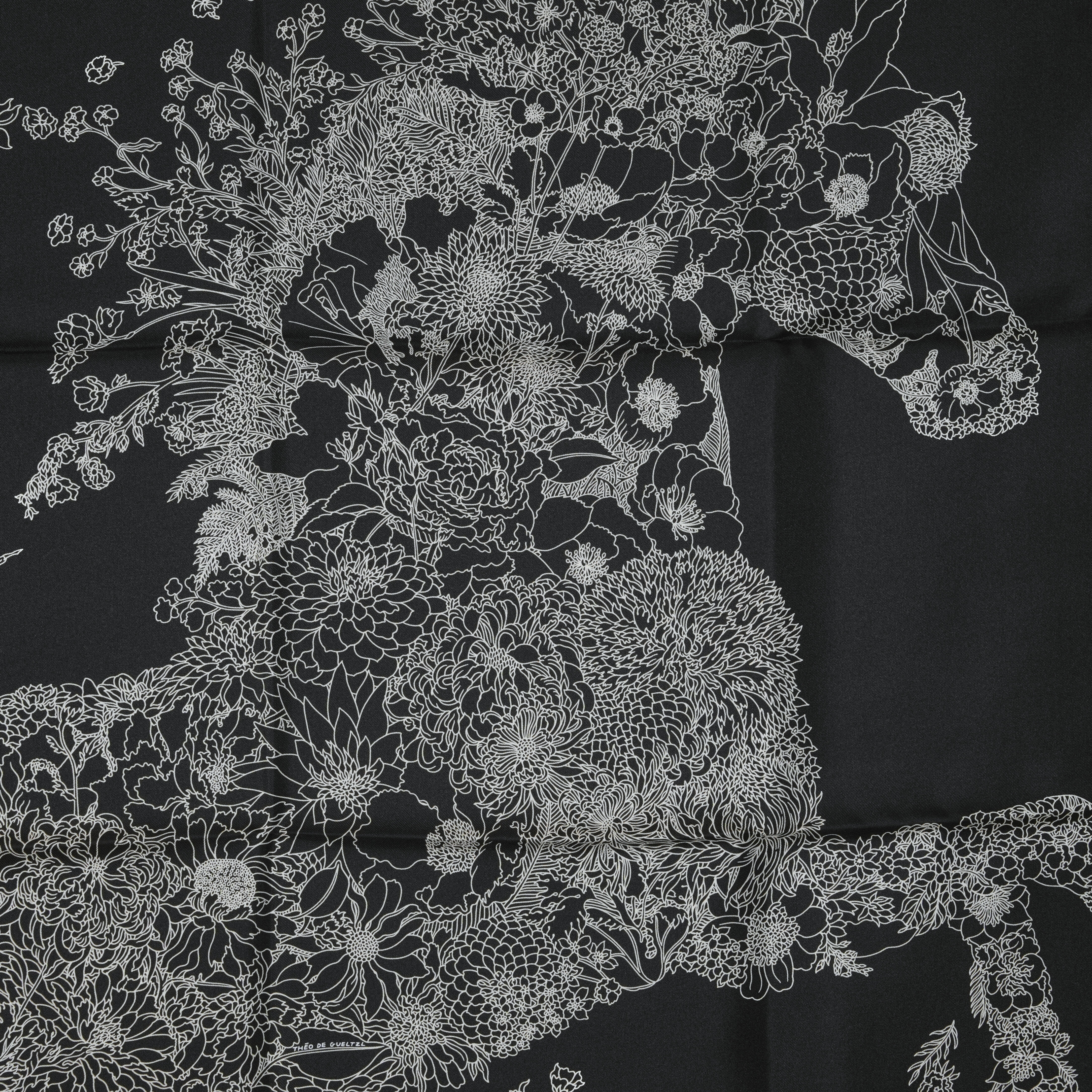 Hermes 黑色花卉馬絲巾