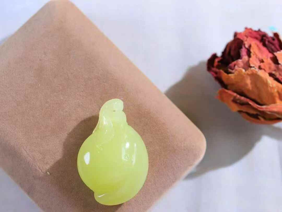 723738 和田玉黃口料壽桃