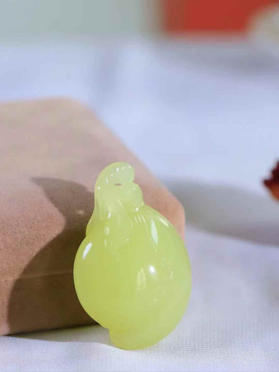 723738 和田玉黃口料壽桃