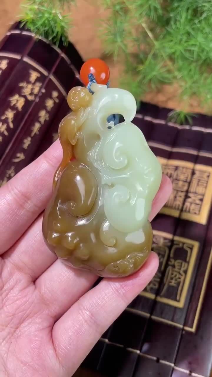 723737 和田玉糖白如意猴